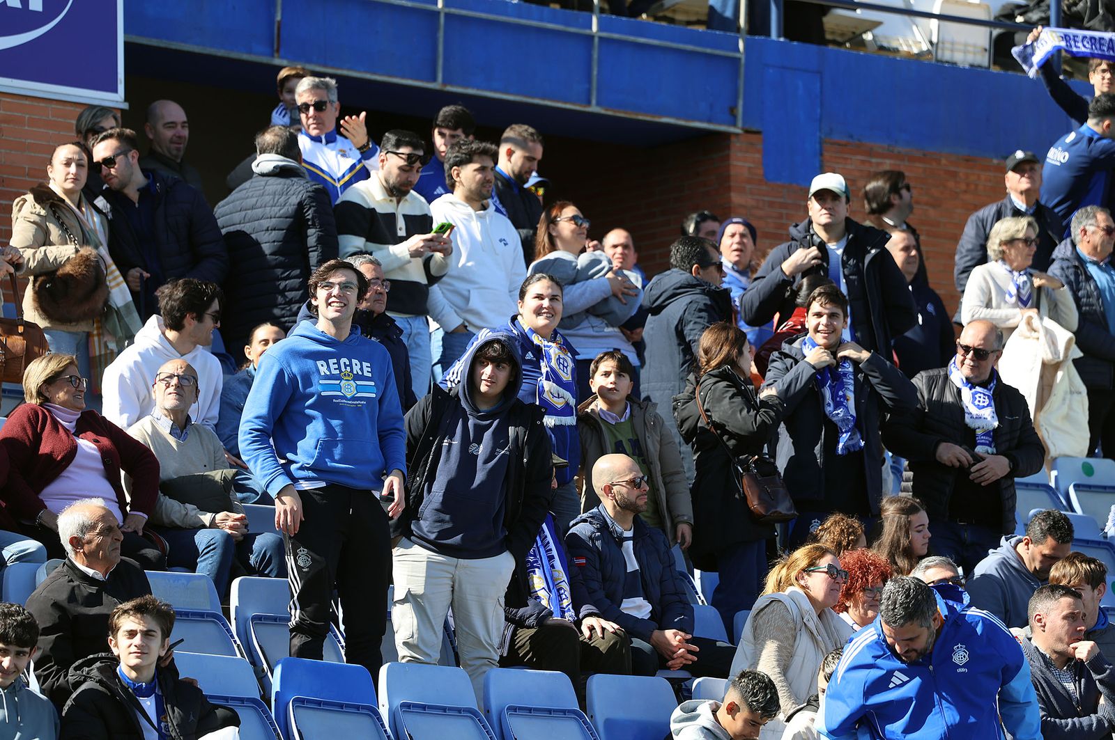Búscate en las gradas del Nuevo Colombino en el Recre-Yeclano