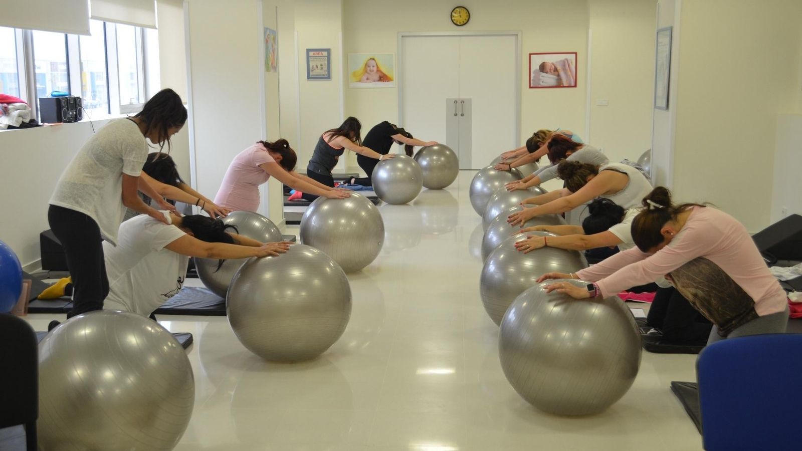 Una clase de pilates.