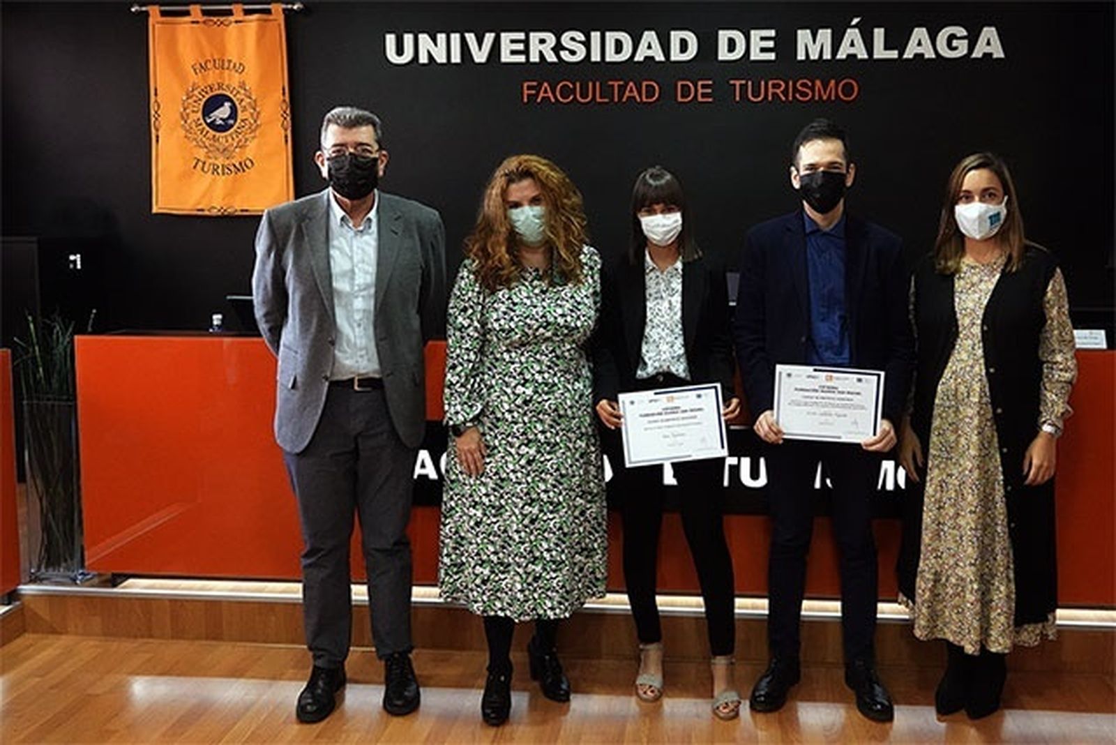 Los premiados, este miércoles, reciben el galardón.