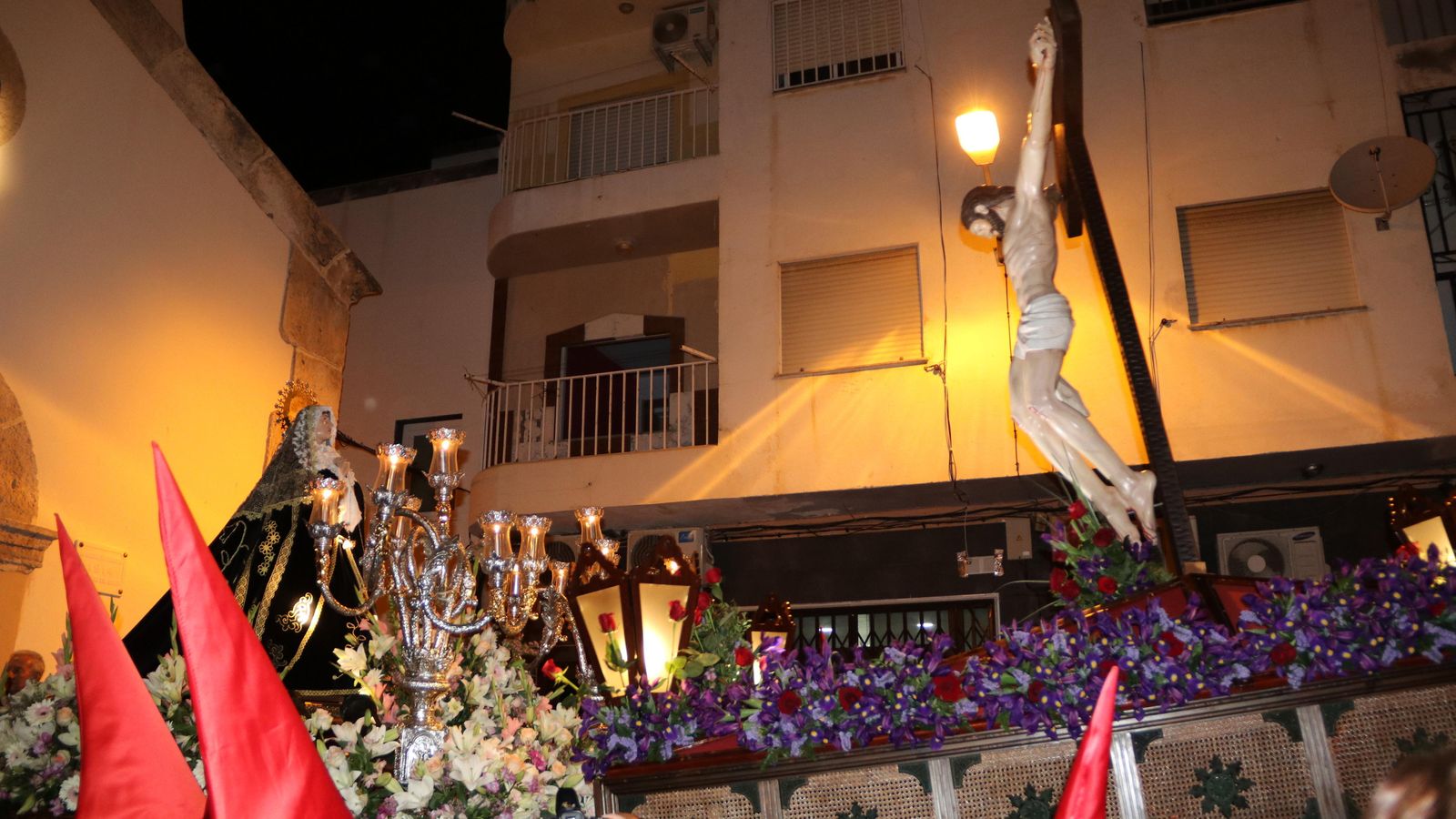 Encuentro del Cristo Crucificado y Nuestra Señora de los Dolores.
