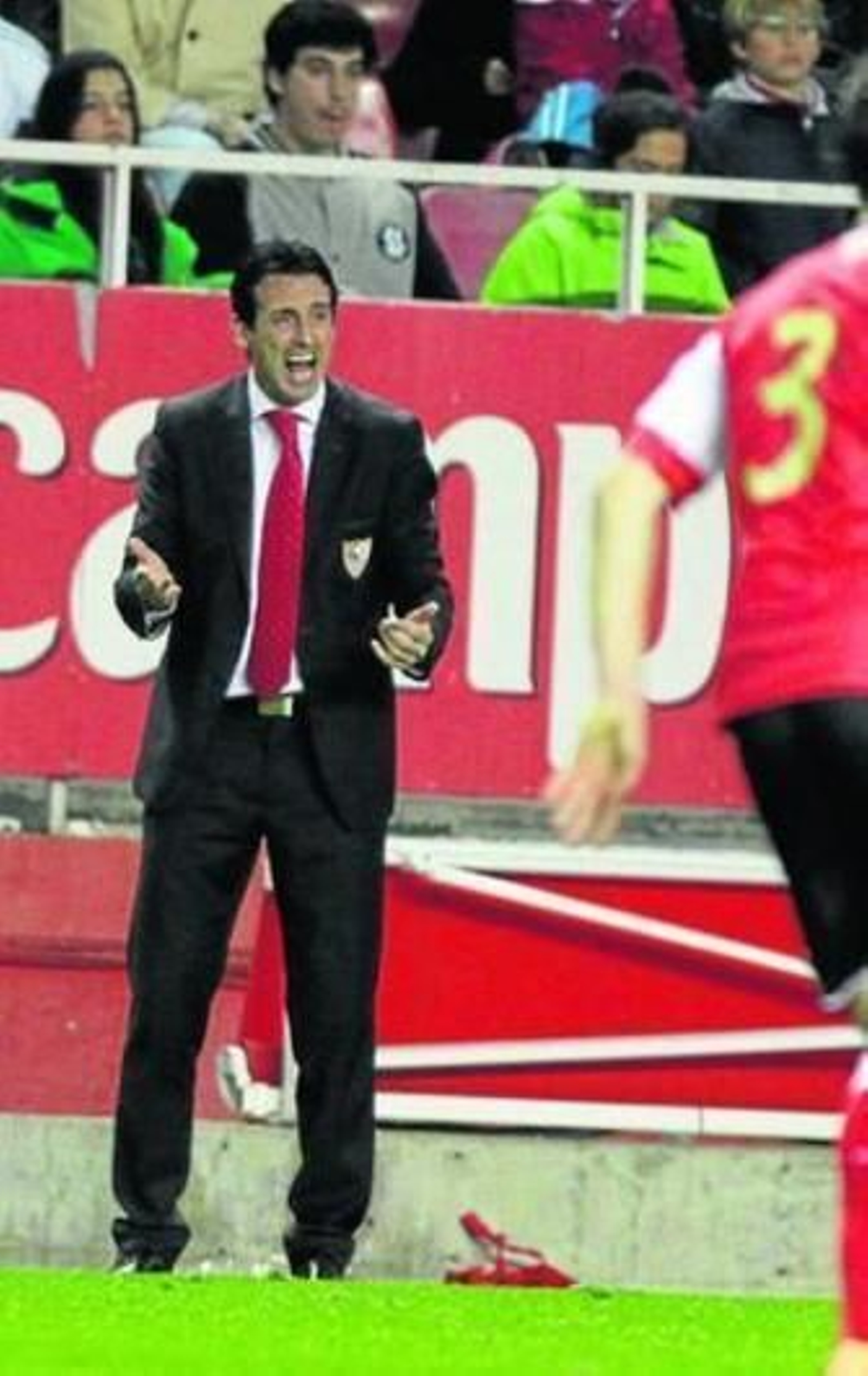 Unai Emery se lamenta en aquel Sevilla-Racing que acabó con su equipo apeado de la pasada Copa del Rey.