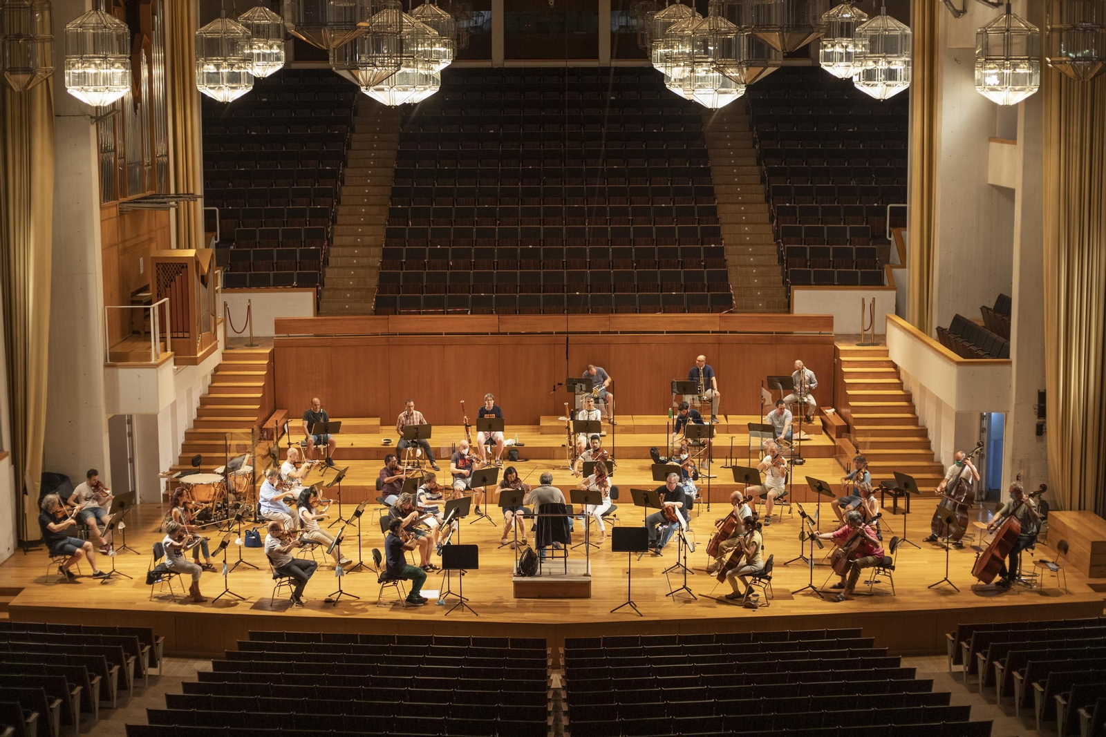 Fotos del primer ensayo de la Orquesta Ciudad de Granada tras la crisis del Covid-19