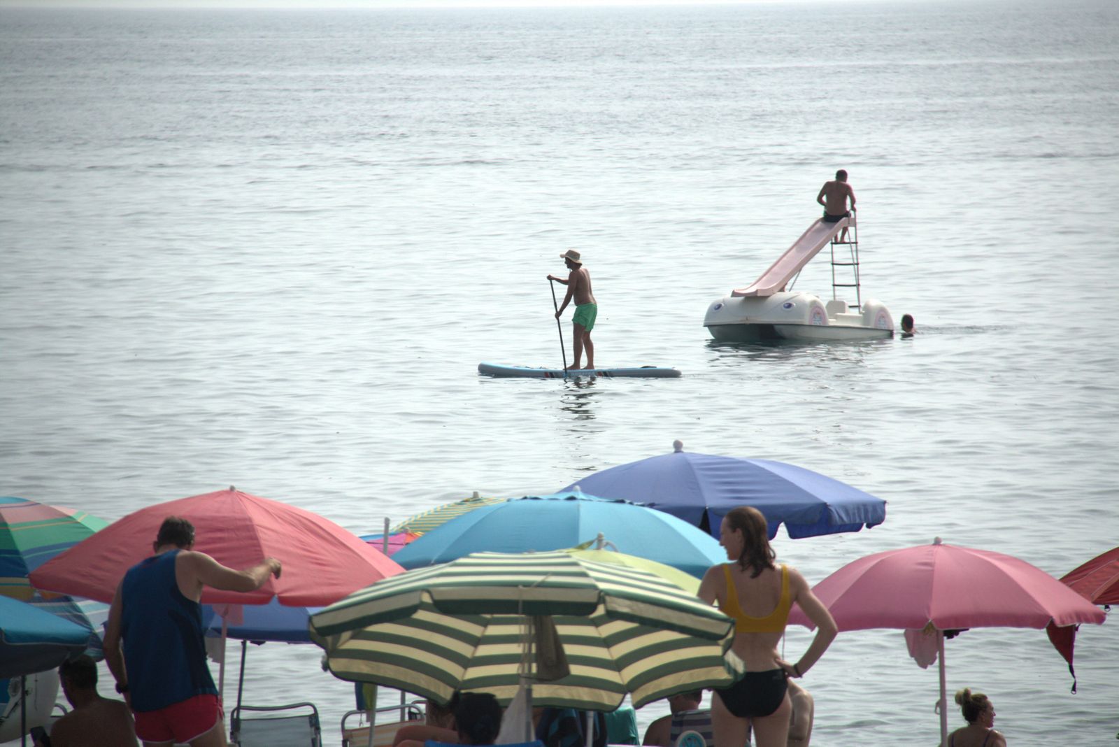 Lleno en la Costa pese a la jornada electoral