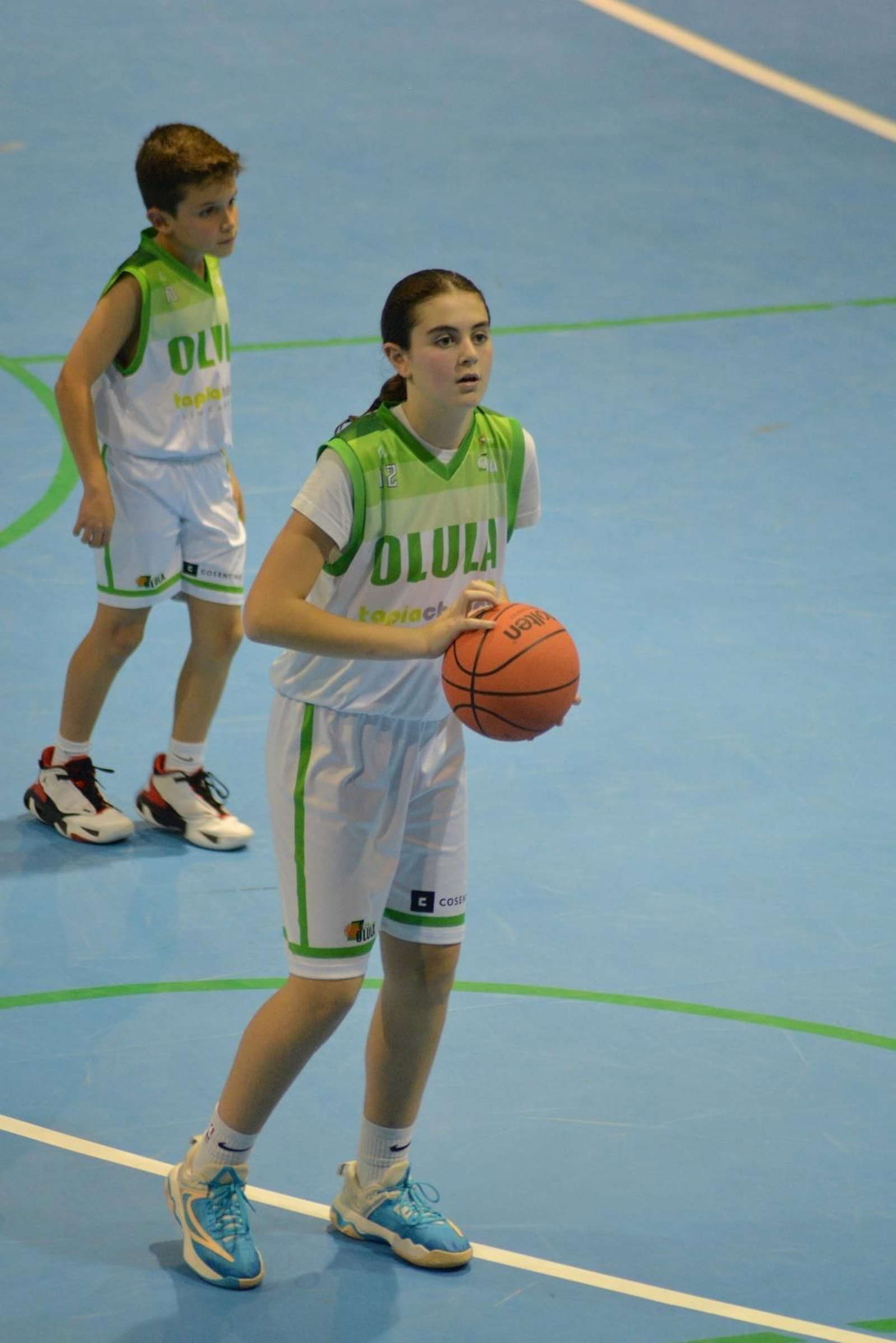Tania Bautista, reciente campeona de España en categoría minibasket, con la elástica del Olula Tania Bautista, reciente campeona de España en categoría minibasket, con la elástica del Olula
