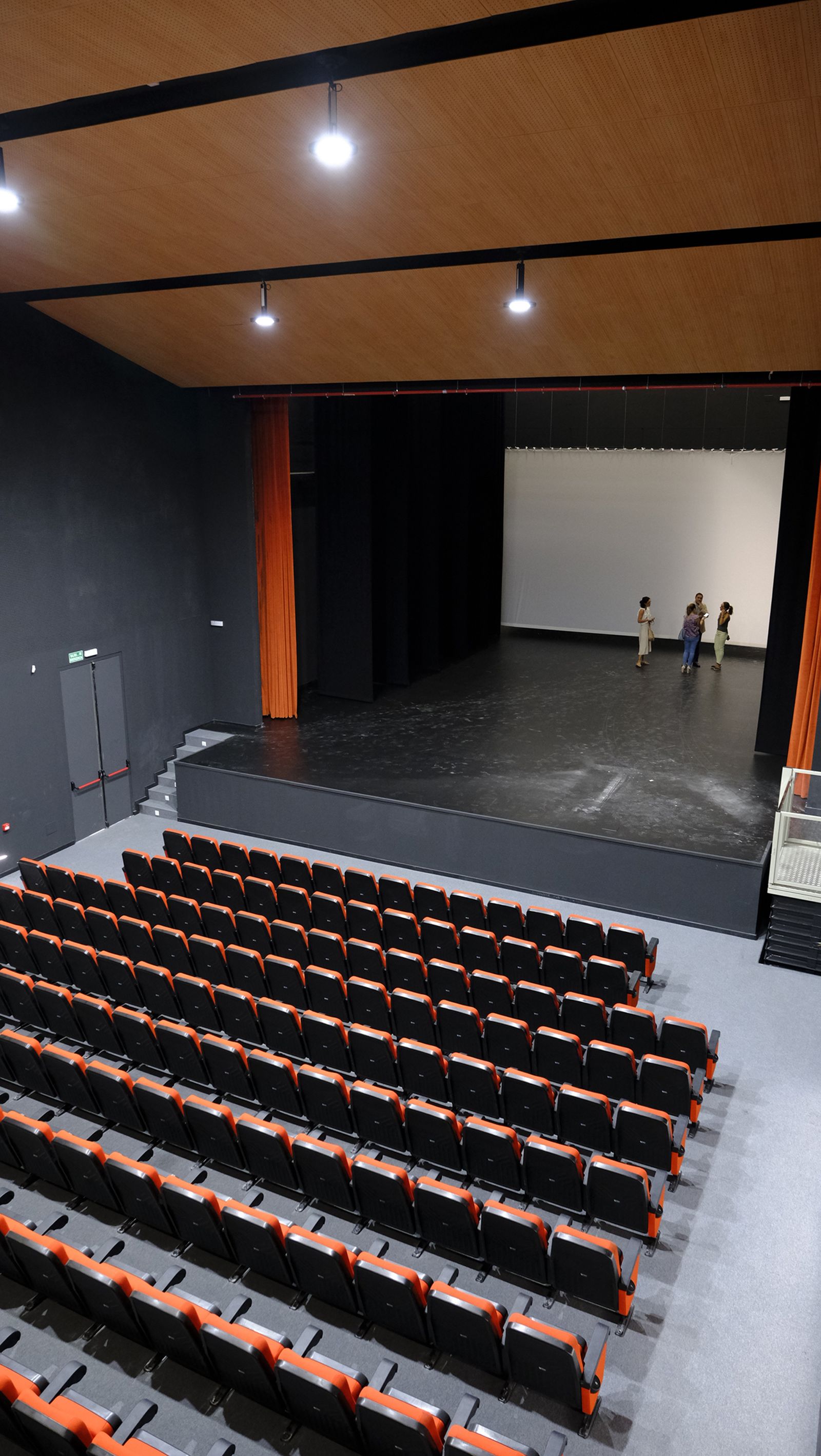 El nuevo Conservatorio Profesional de Danza Kina Jiménez, abre sus puertas