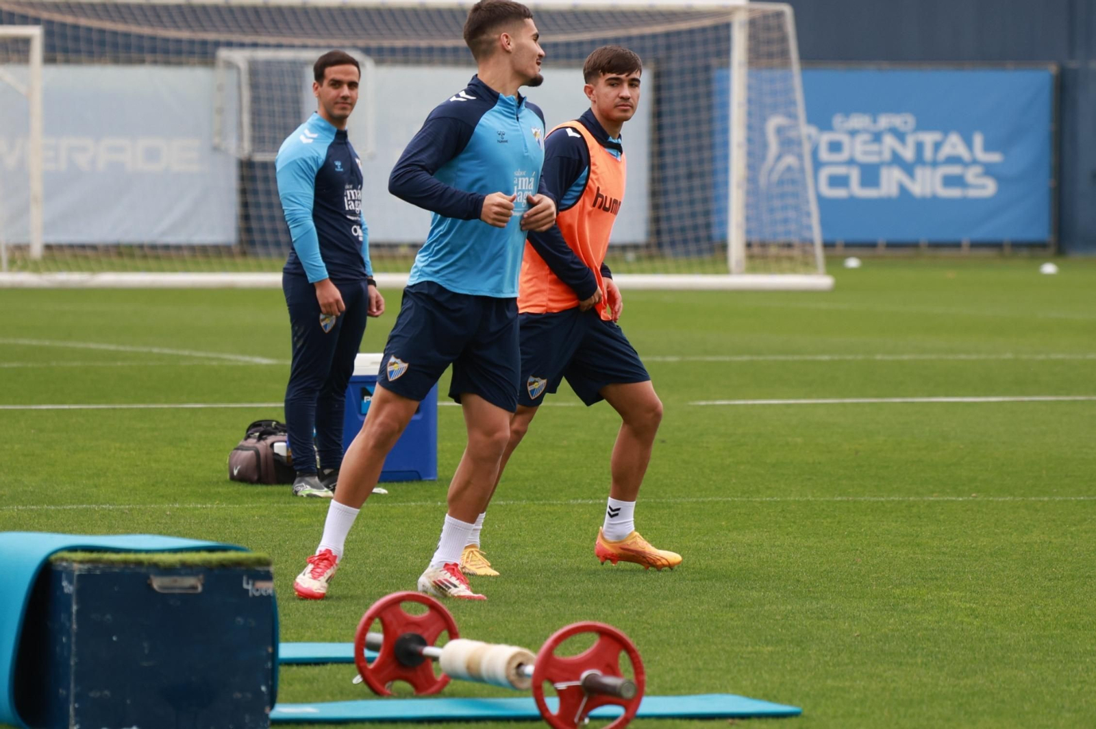 Ramón Enríquez: El capitán reaparece en muletas y sonriente