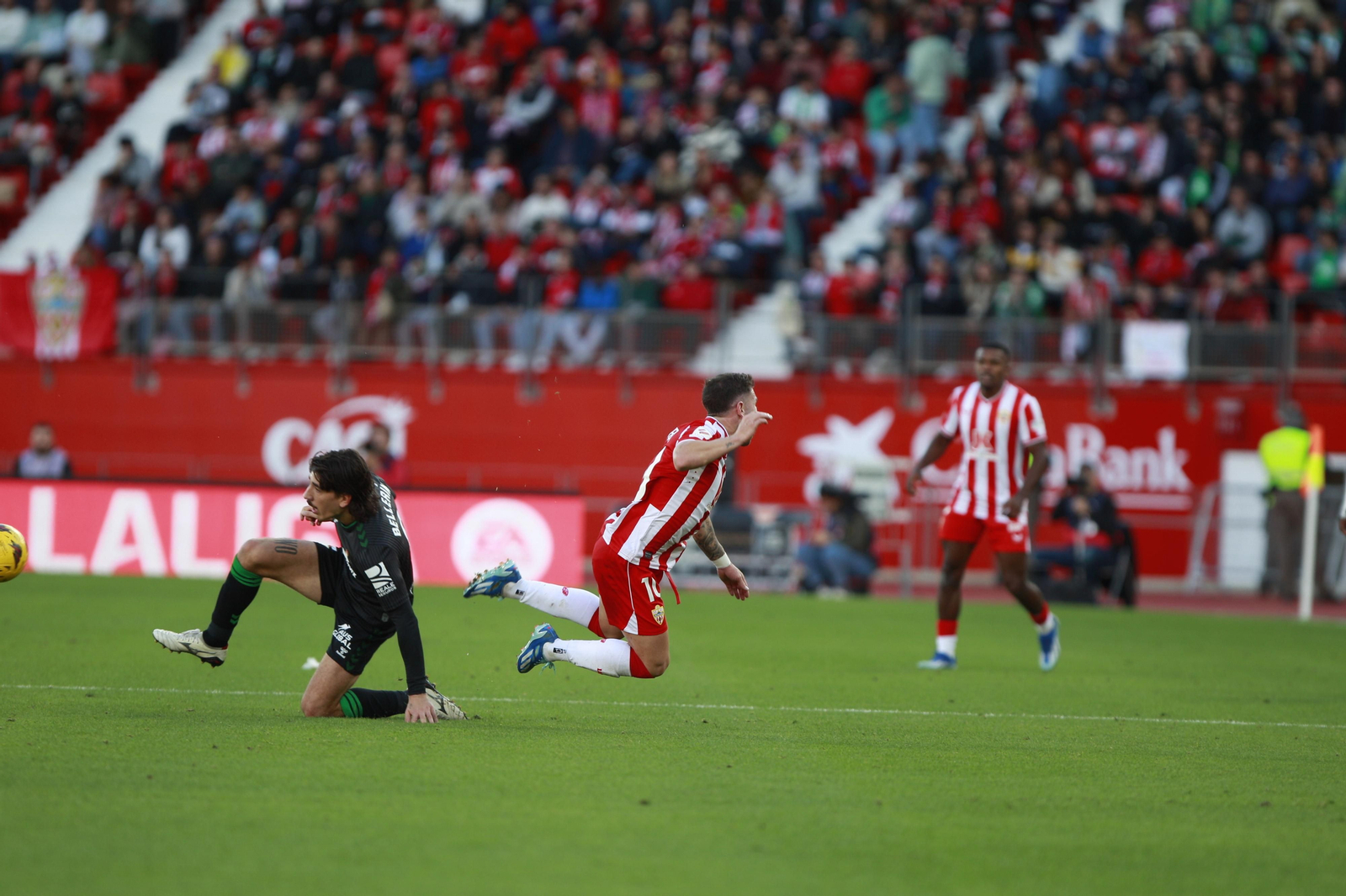 Imágenes del partido de fútbol U.D. Almería-Real Betis Balompié