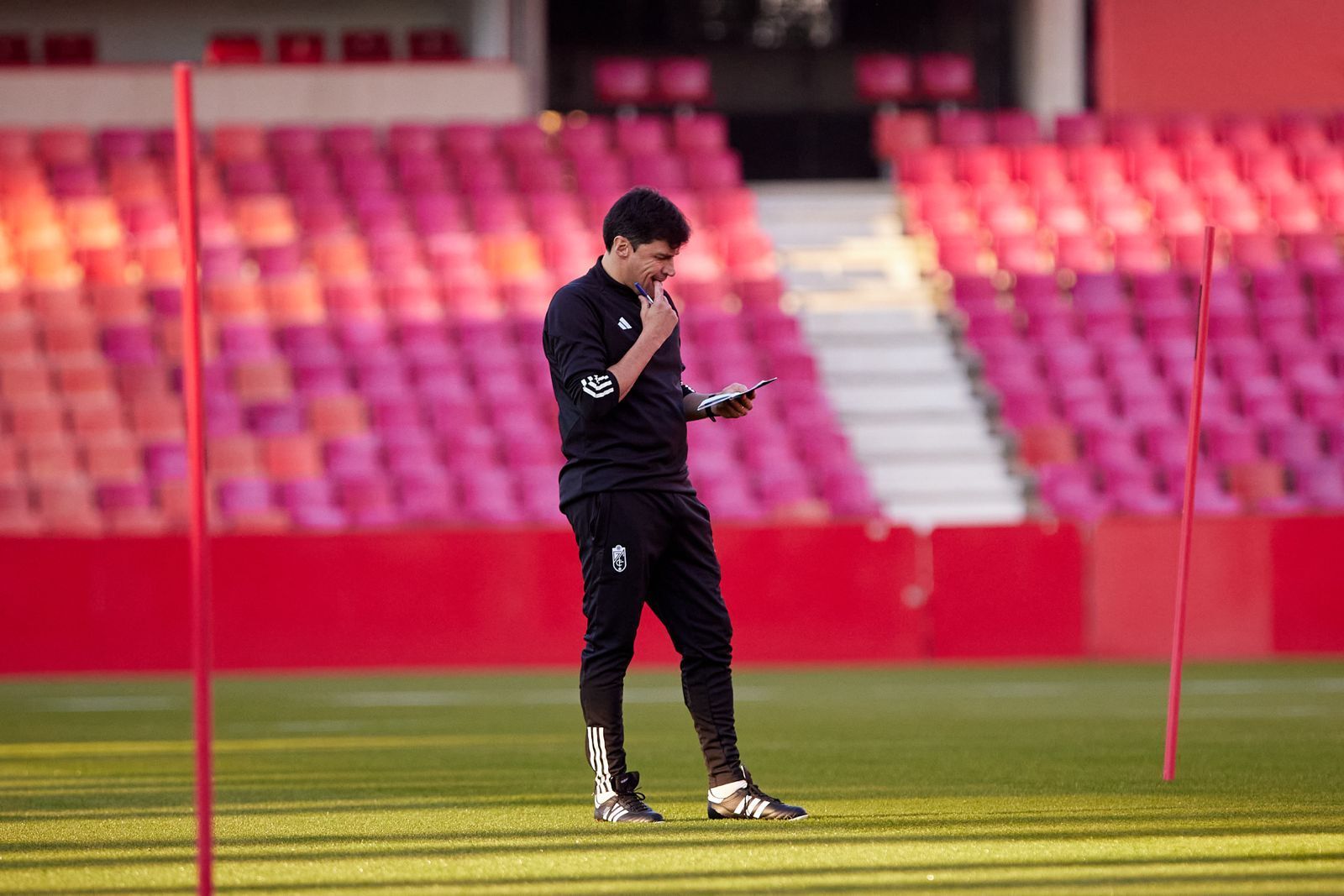 Las primeras imágenes del nuevo entrenador del Granada CF