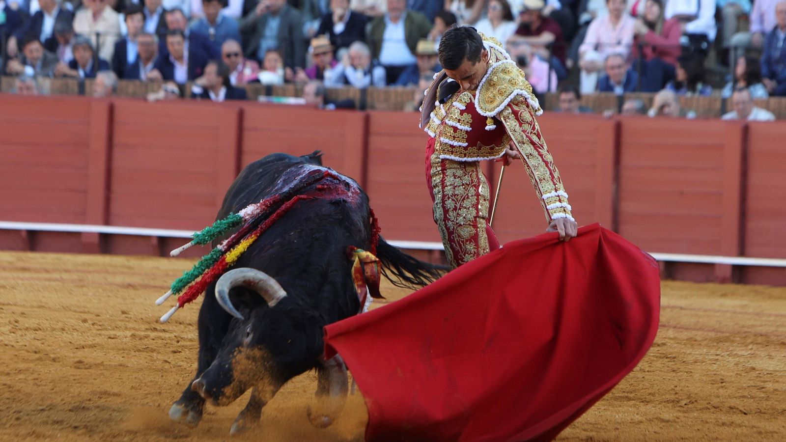 Paco Ureña le enjareta este natural a ‘Turulato’, segundo toro del envío de El Parralejo.