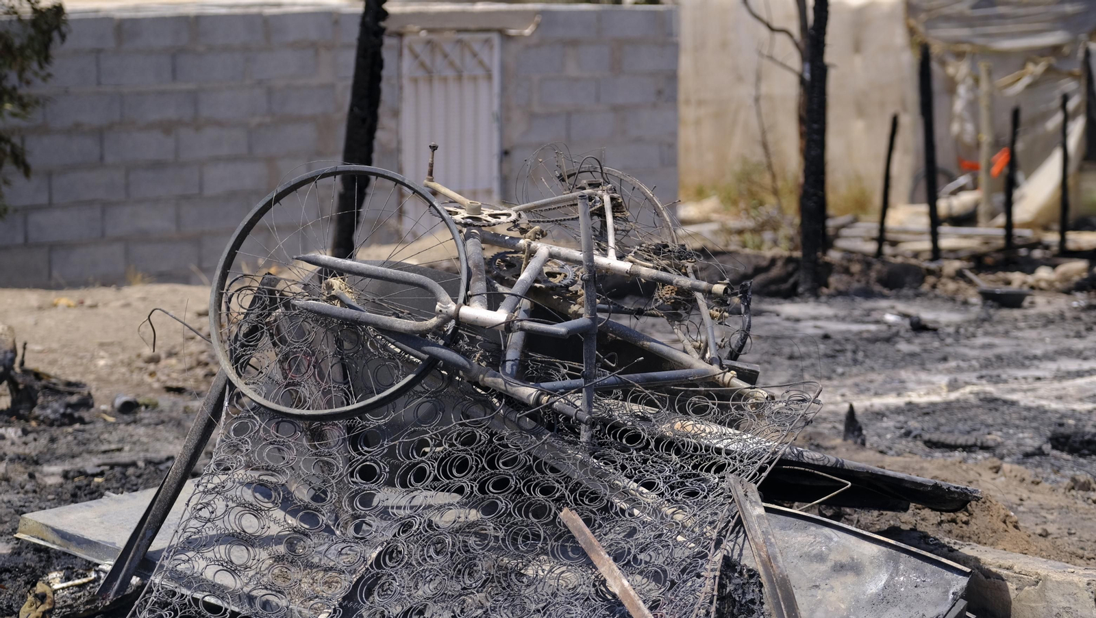 Fotogalería incendio asentamiento de chabolas en Atochares-Níjar (Almería)