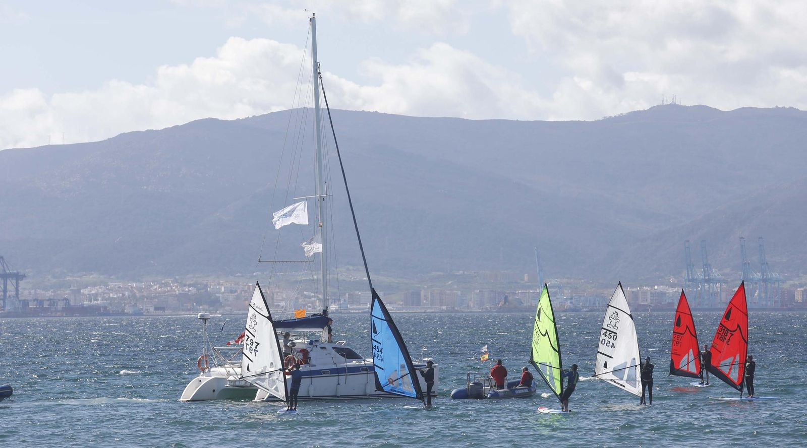 Las fotos de la primera jornada de la Copa de Andalucía de la clase windsurfer en La Línea
