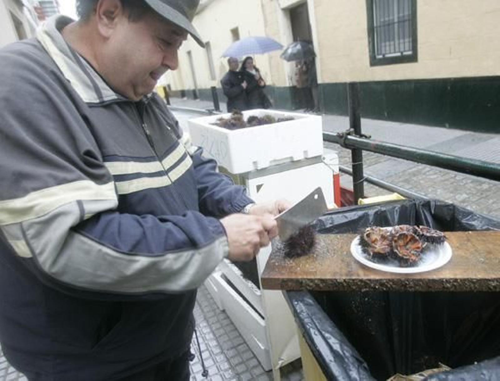 Las precipitaciones provocaron una baja afluencia de personas a la cita precarnavalera y la suspension de las actuaciones previstas. 

Foto: Jesus Marin