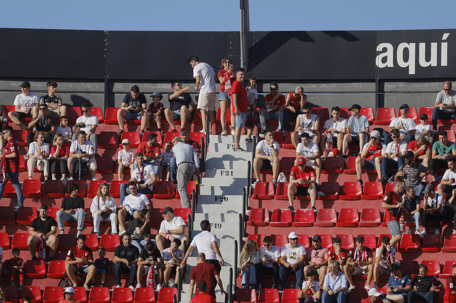 Búscate en las fotos del Sevilla-Español