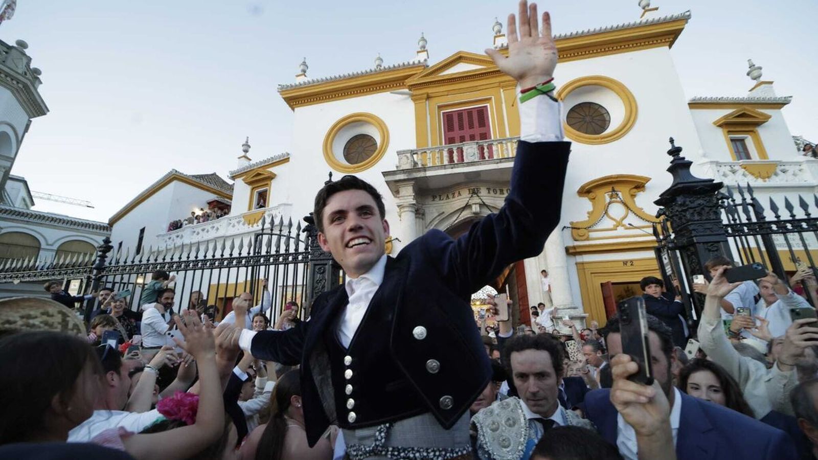 Guillermo Hermoso de Mendoza cosecha su tercera Puerta del Príncipe.