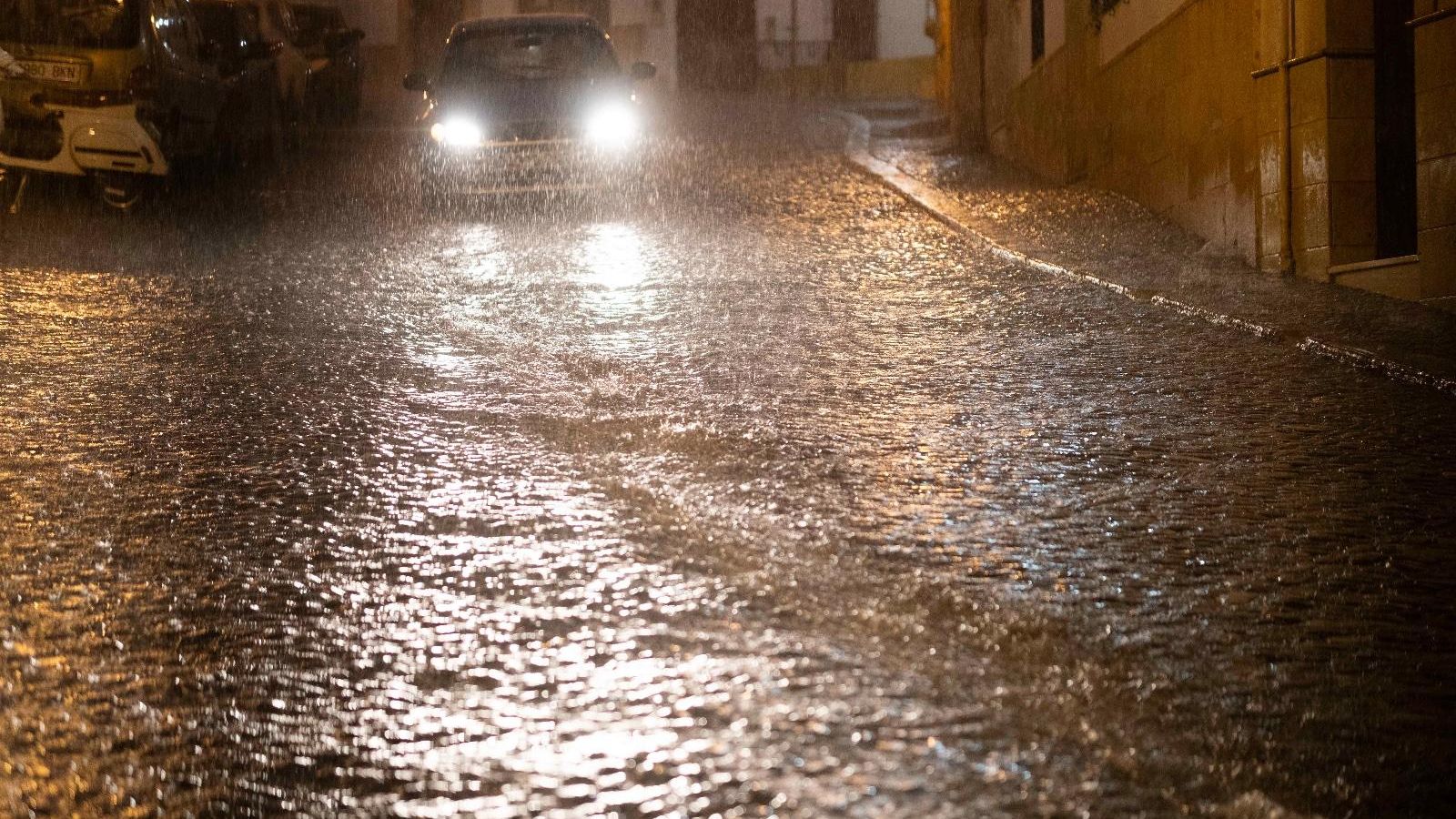 Lluvia en el centro histórico de Ronda.