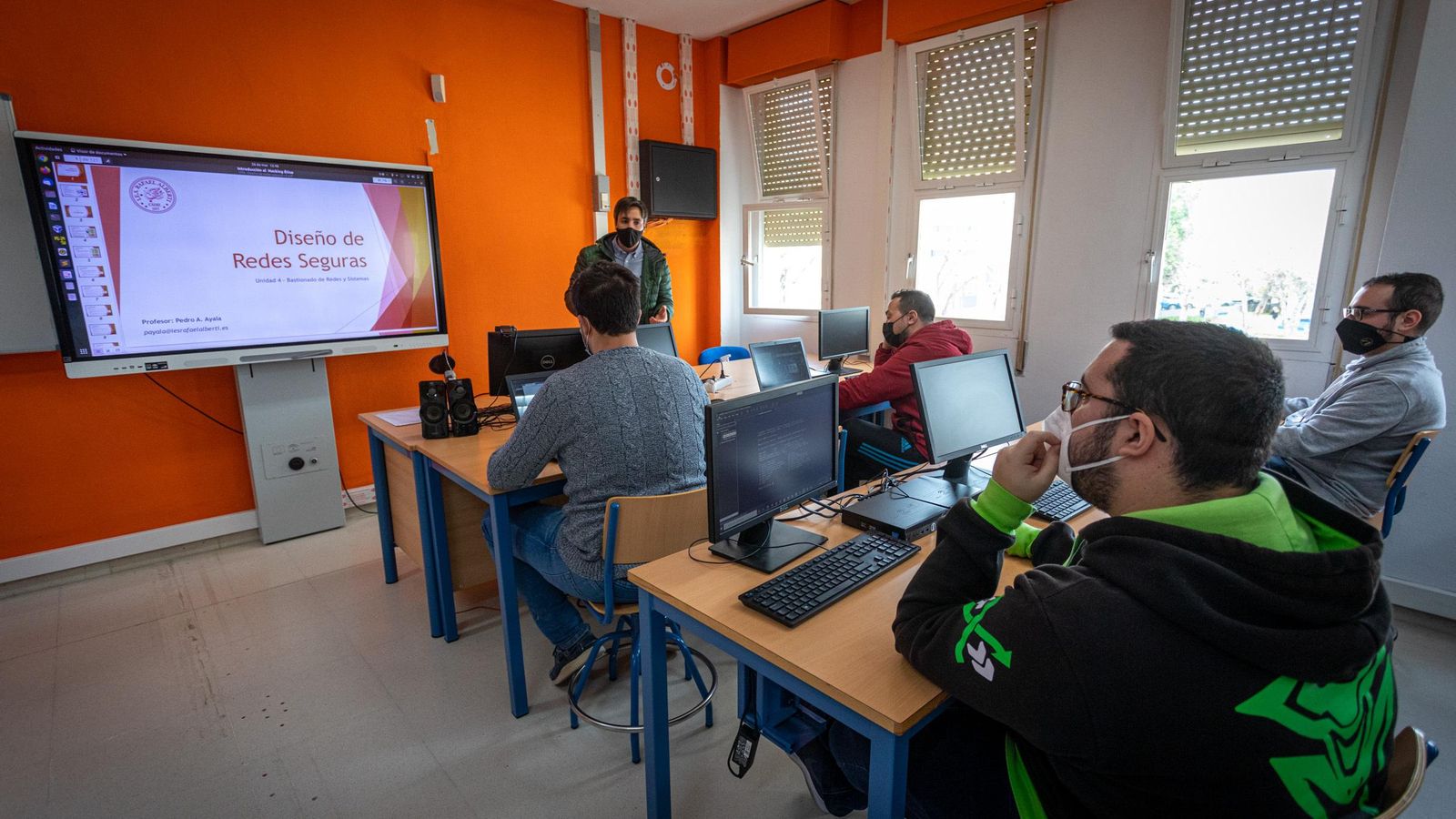 Aula del Curso de Especialización en Ciberseguridad del IES Rafael Alberti.