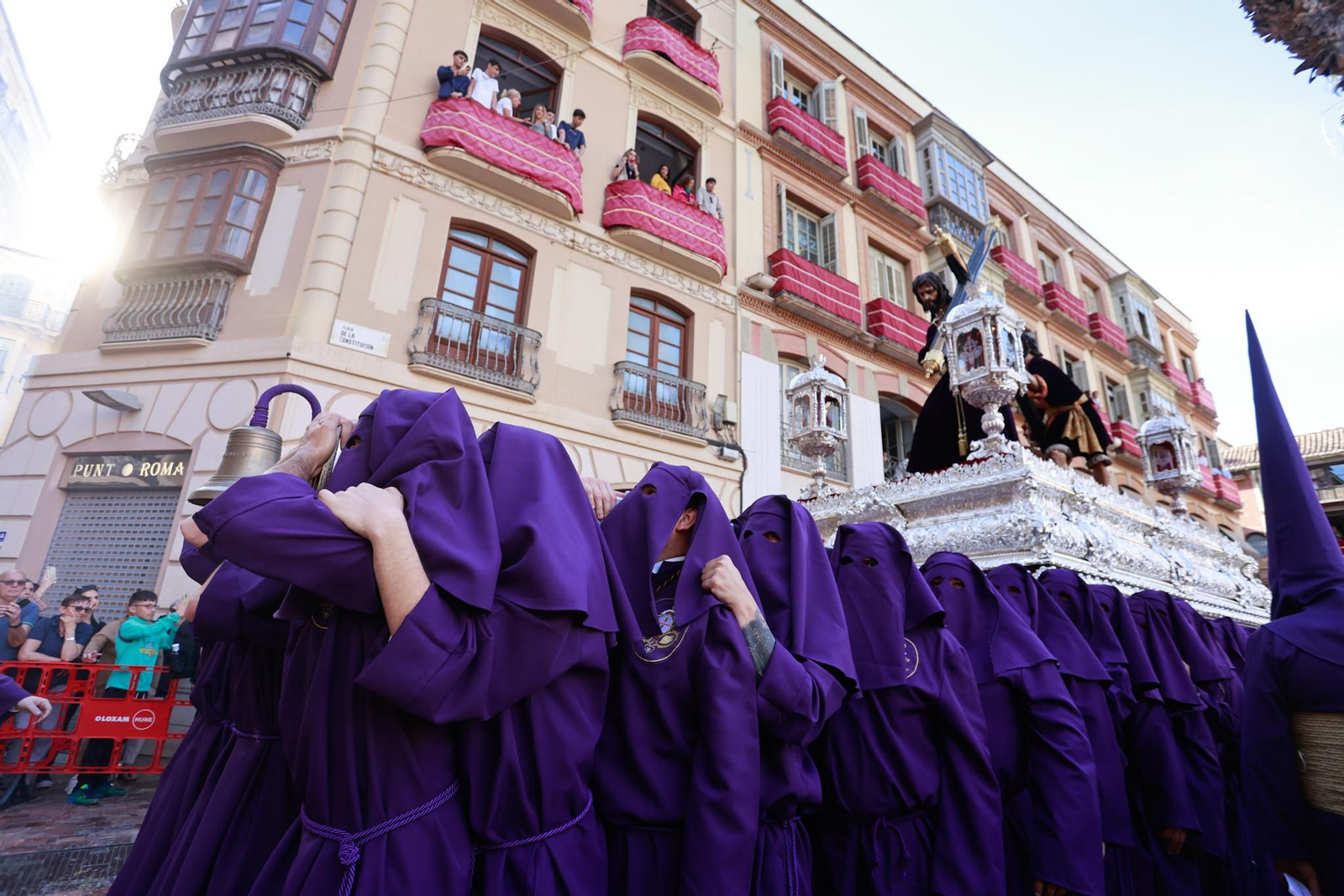 Las fotos de la procesión de Pasión el Lunes Santo en Málaga