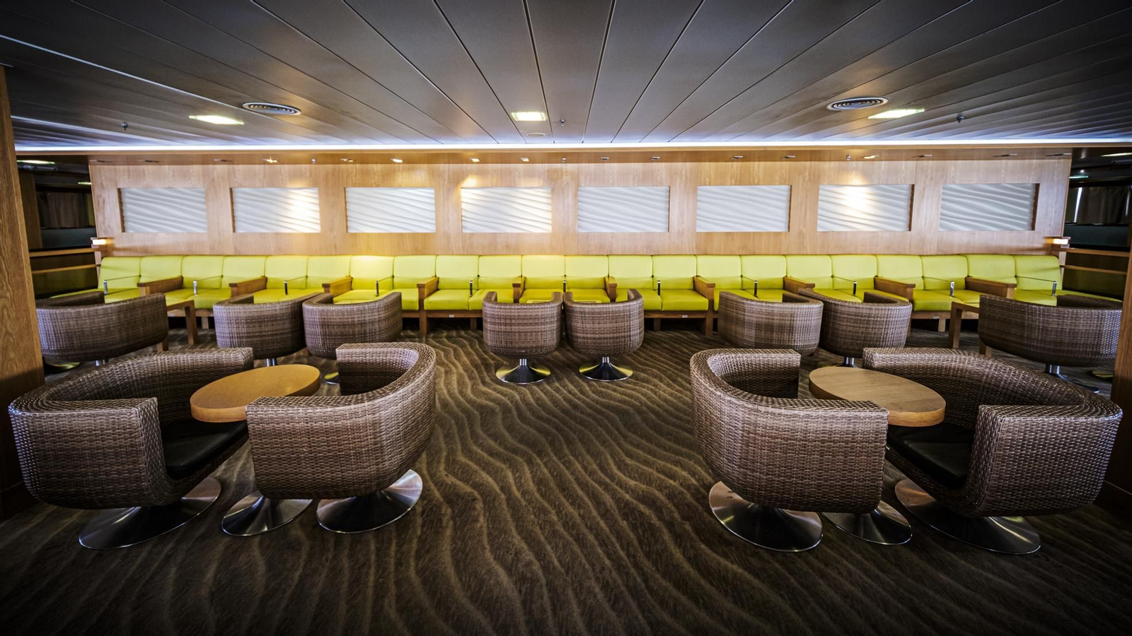 Interior del superferry 'Volcán de Tinamar'.