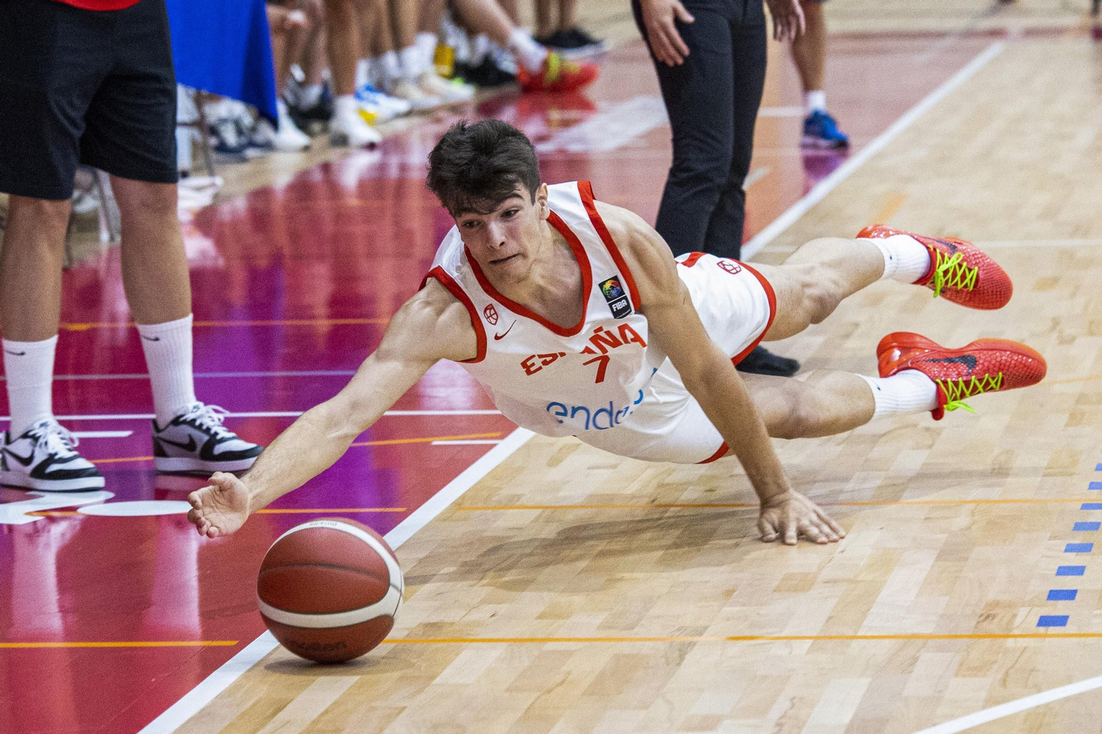 Mario Saint-Supéry, decisivo con España sub 18 en Logroño
