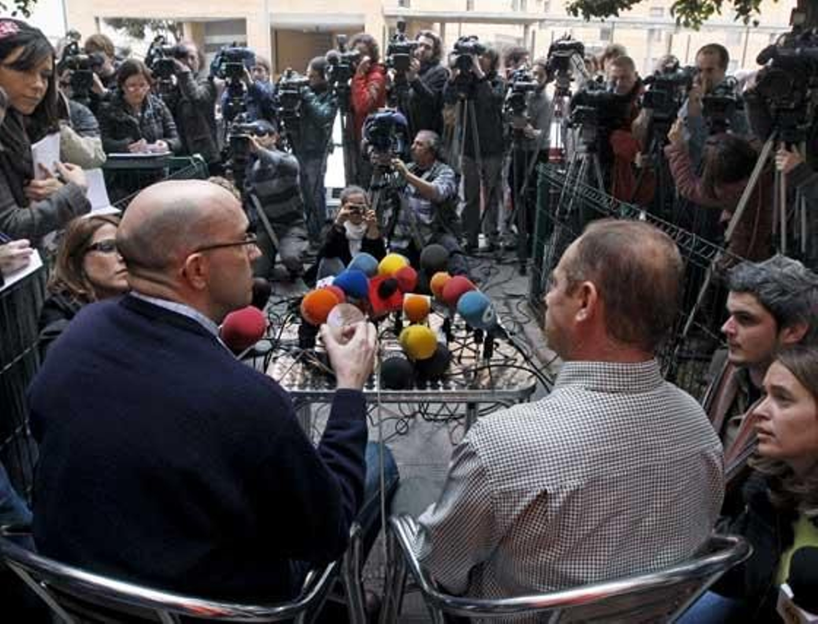 "No se ha escapado; pongo mis dos brazos"