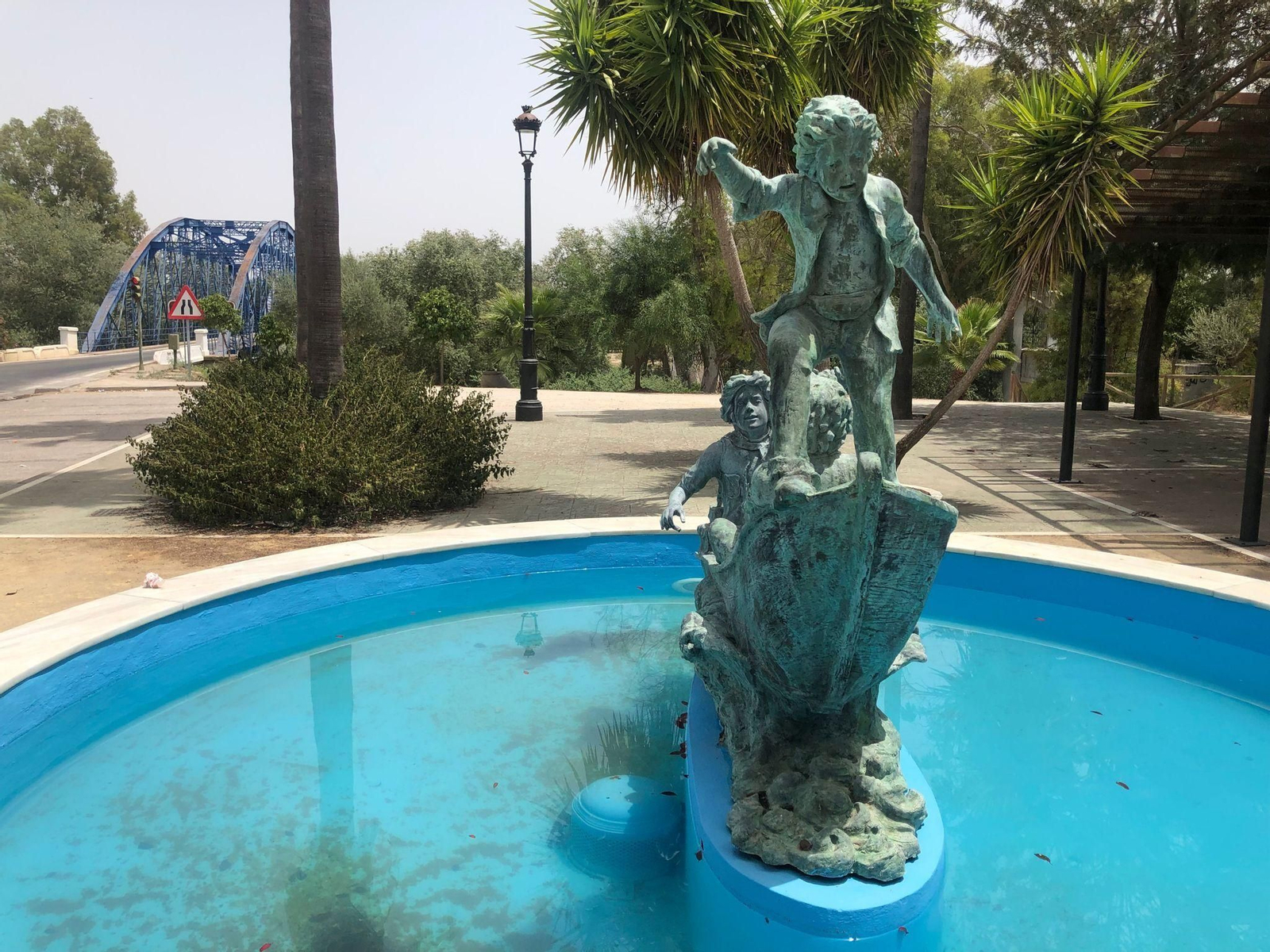 Monumento junto al puente de La Barca de la Florida. Monumento junto al puente de La Barca de la Florida.