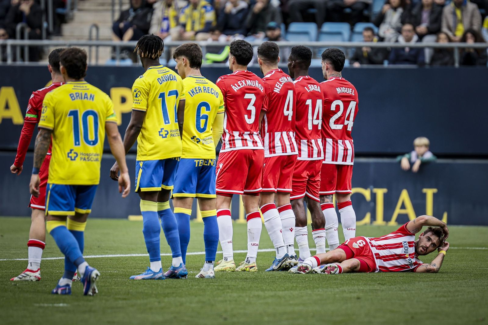 Búscate entre las imágenes del partido de fútbol Cádiz CF - UD Almería