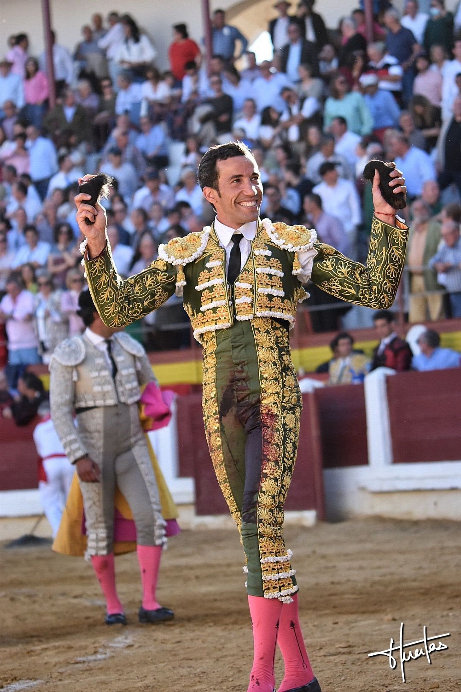 Miranda no da tregua y se va a hombros en Mérida junto a Morante y Ventura
