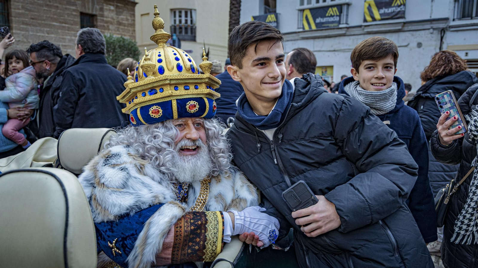 Las imágenes de SS.MM. los Reyes Magos en Cádiz: Visitas y cabalgata