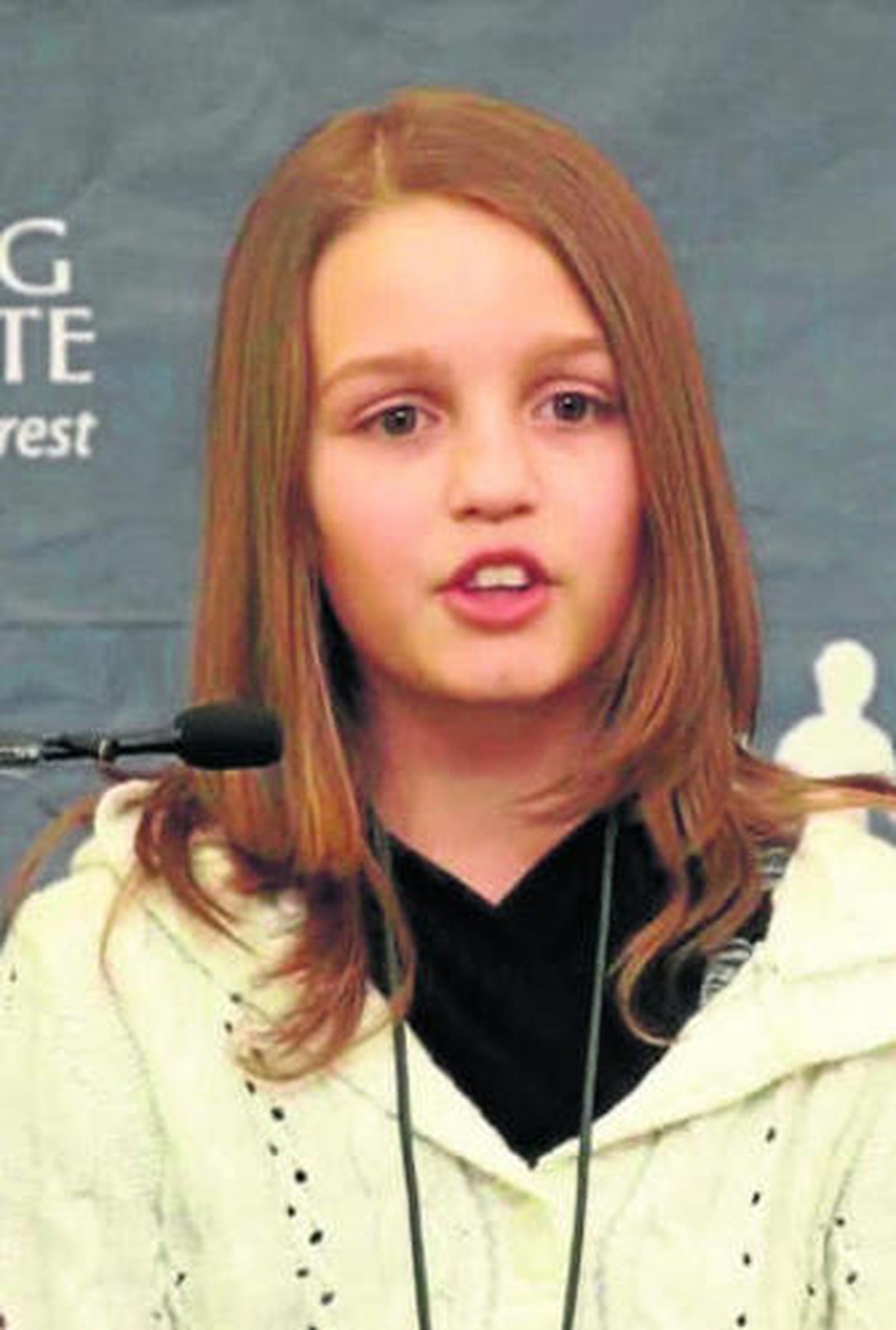 Una niña de 12 años colapsa Youtube hablando de la crisis