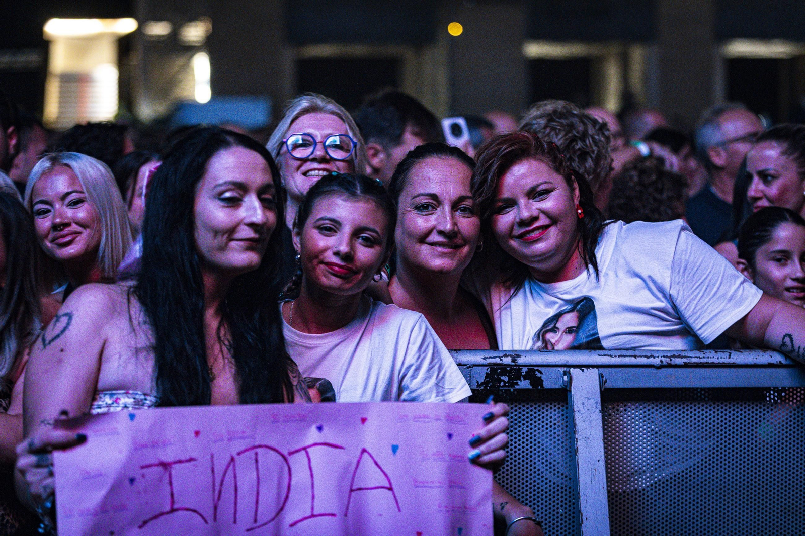 Búscate en las imágenes del concierto de India Martínez en San Fernando