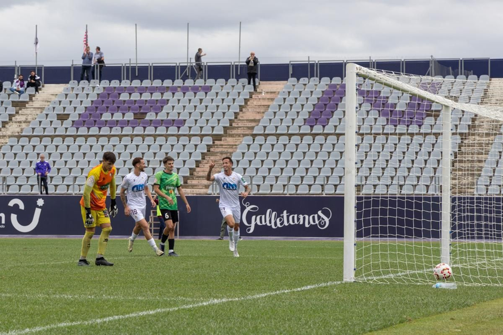 Partido Real Jaén y CD Huétor Vega, en imágenes