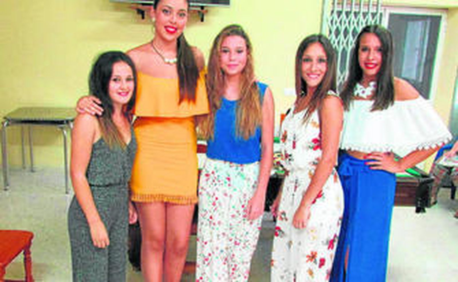 Un grupo de damas que representan las fiestas del Coto de Bornos.