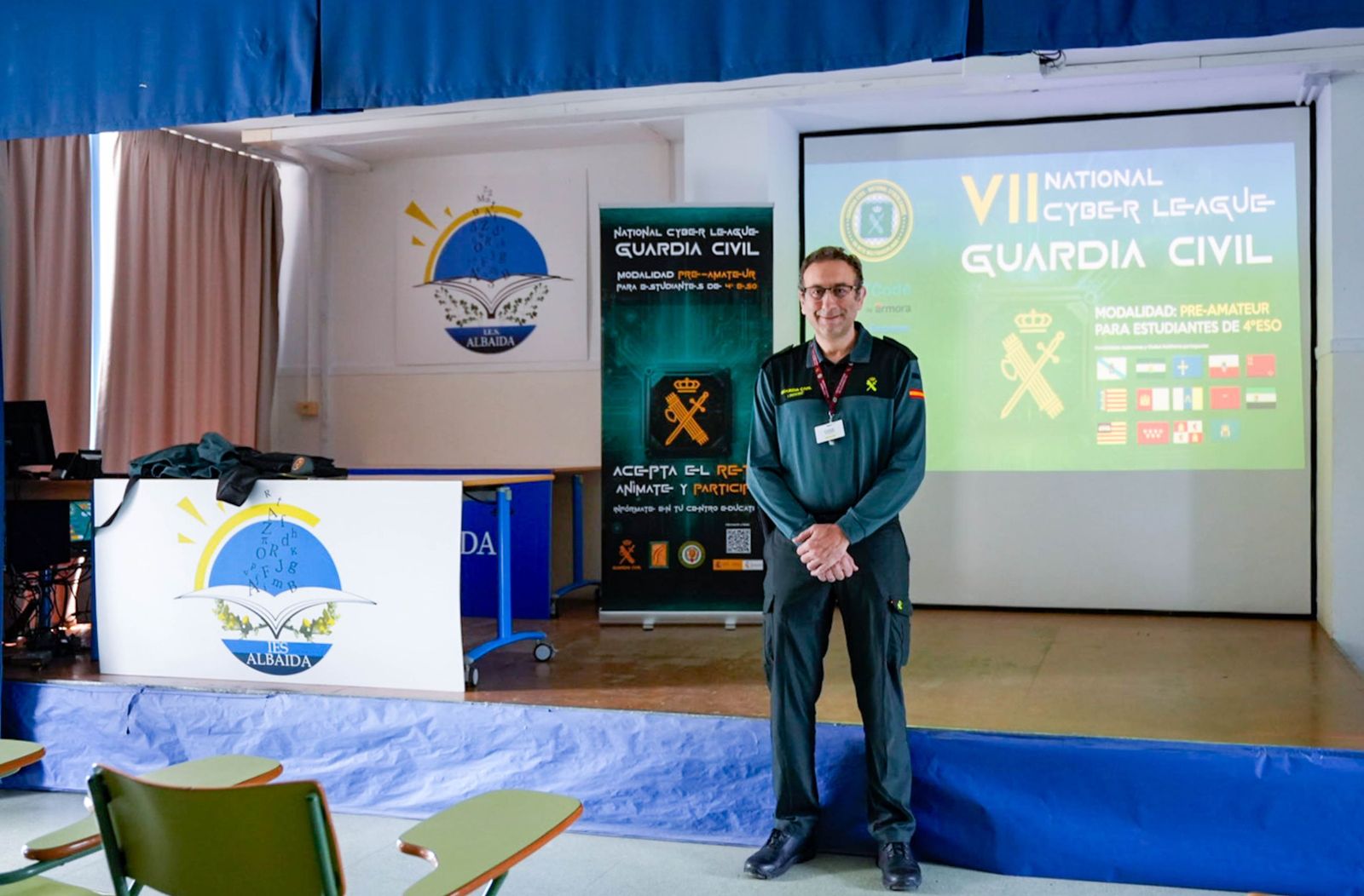 Las imágenes de la Ciberliga de la Guardia Civil en el IES Albaida