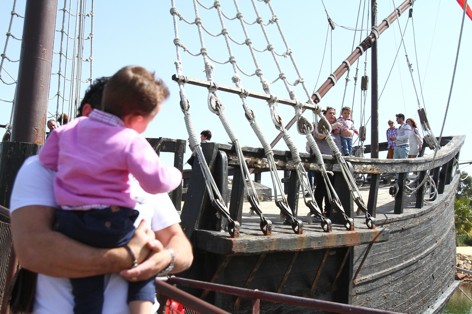 Imágenes del día de puertas abiertas en el muelle de las Carabelas