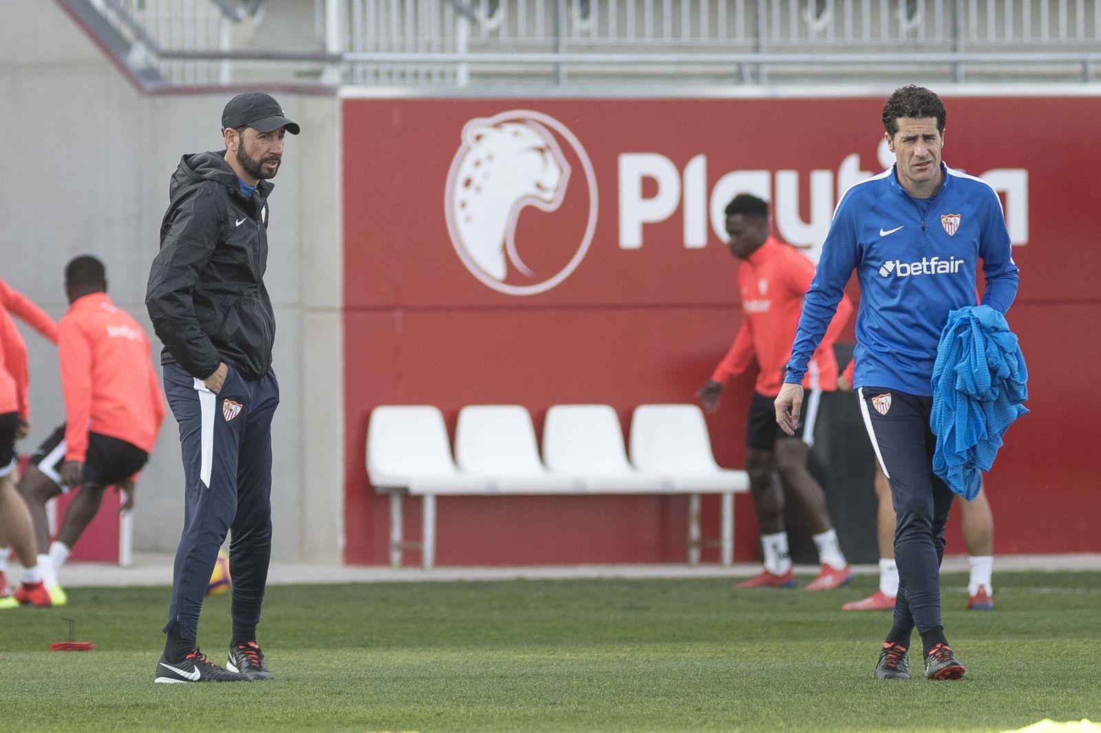 Pablo Machín, a la izquierda durante un entrenamiento.