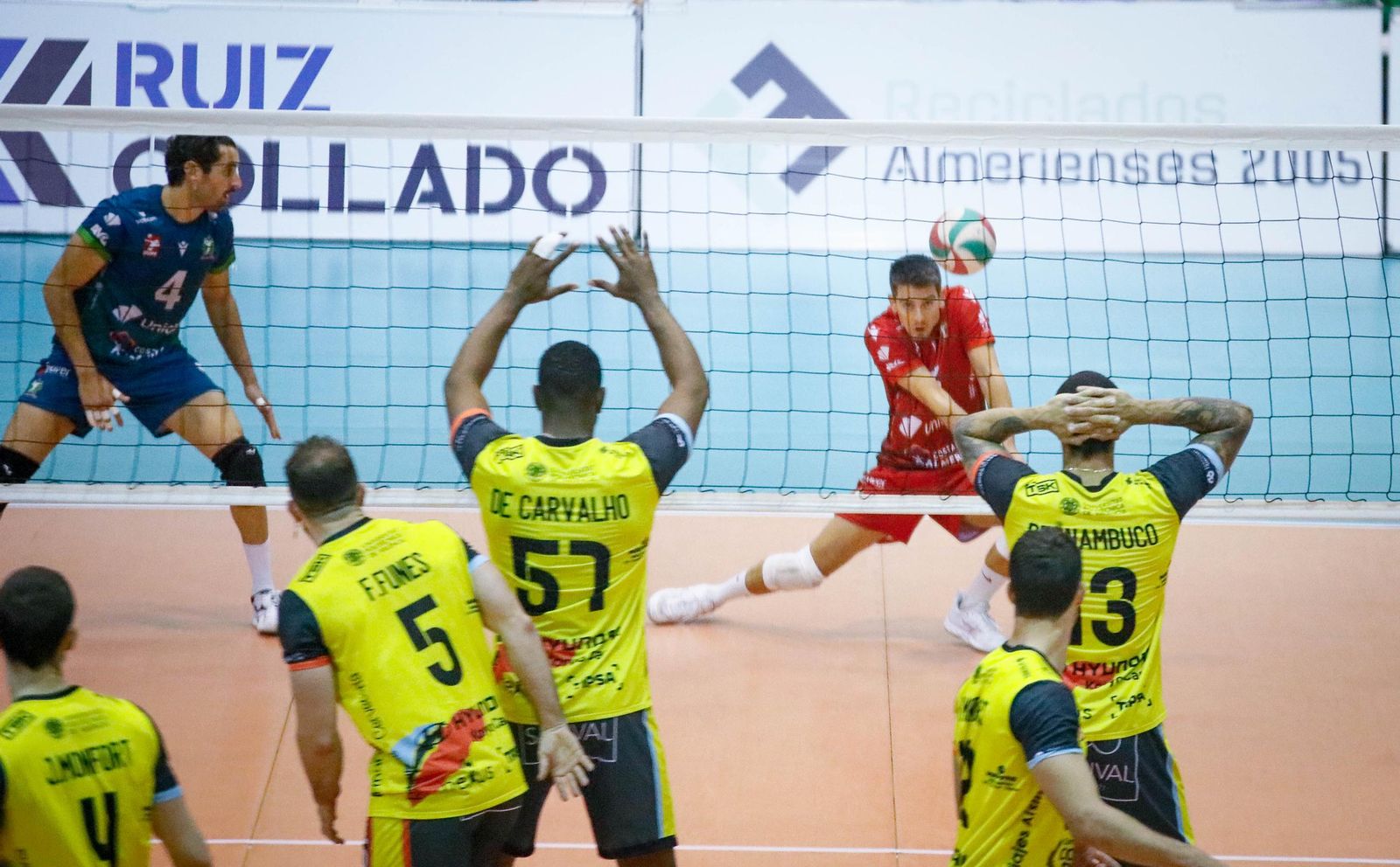 Las imágenes del Unicaja Costa de Almería-Leleman Conqueridor, primer partido del play off por el título de Superliga en Almería