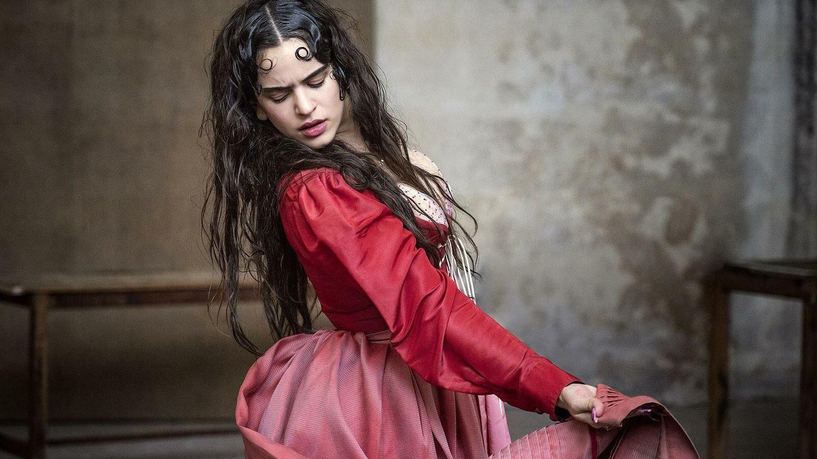 La cantante Rosalía protagoniza el Calendario Pirelli 2020