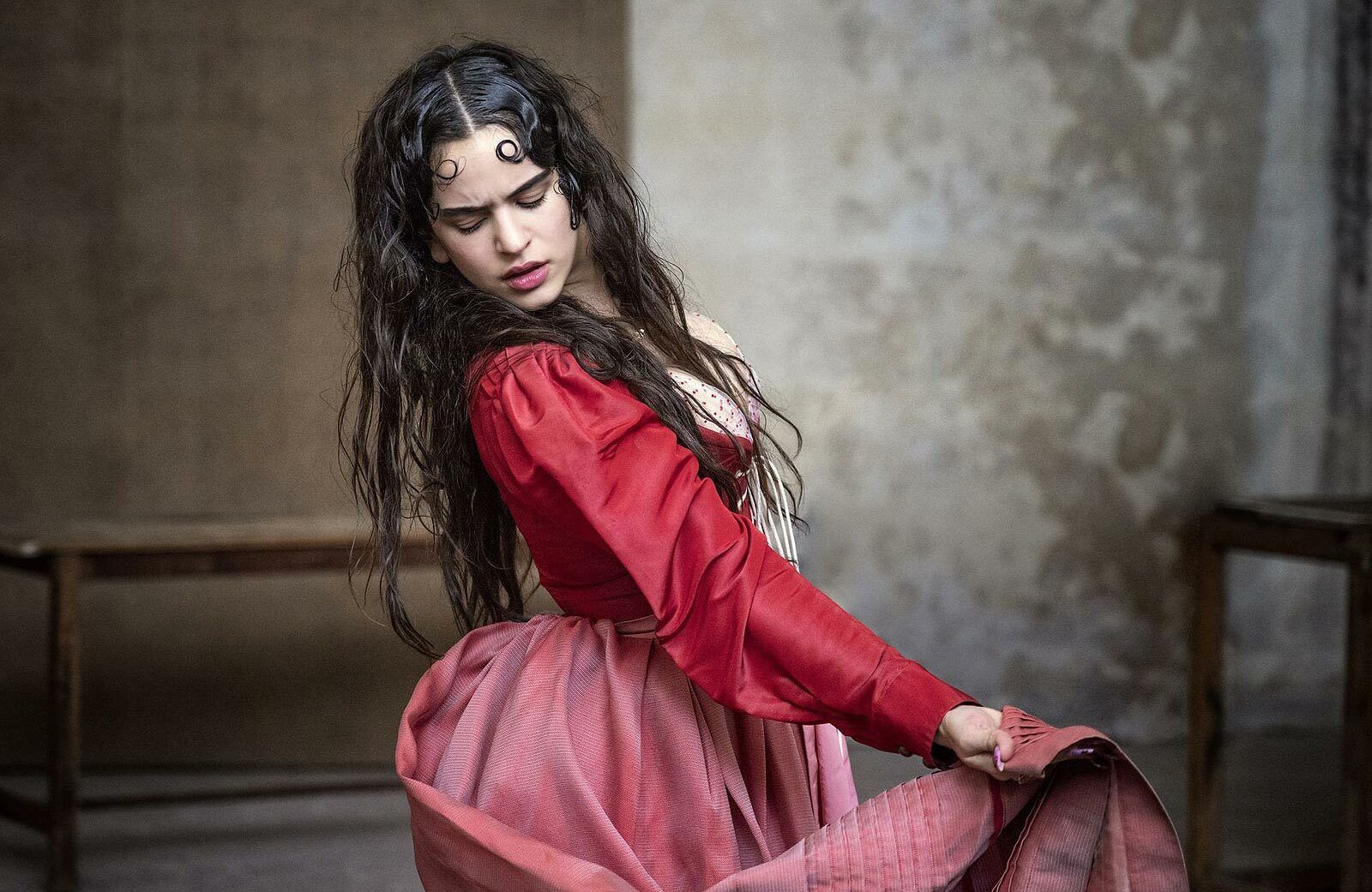 La cantante Rosalía protagoniza el Calendario Pirelli 2020