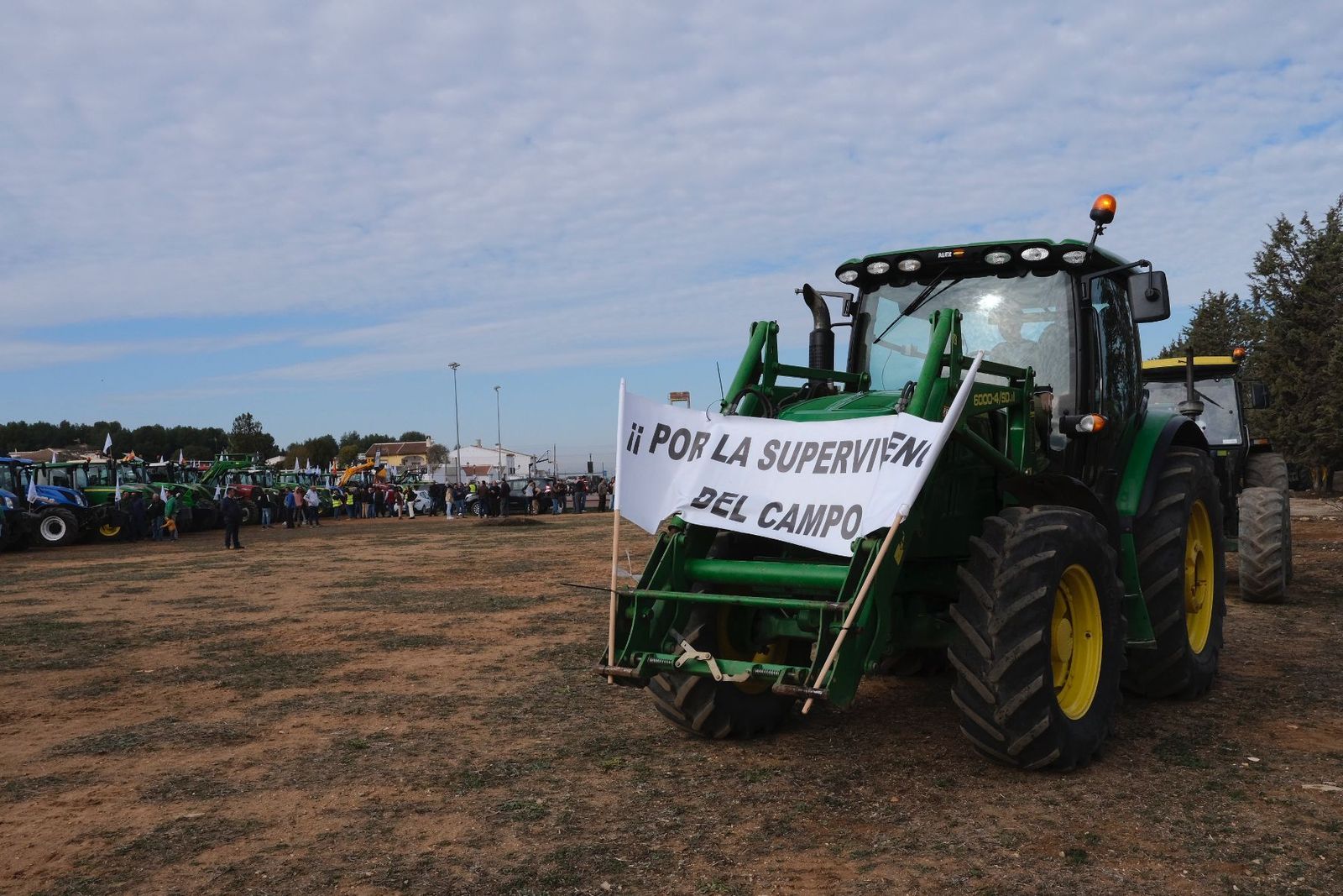 Las fotos de la protesta de agricultores con tractores en la A92, en Antequera