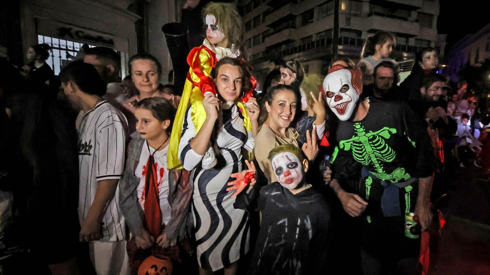 El desfile de Halloween llena las calles de Jerez