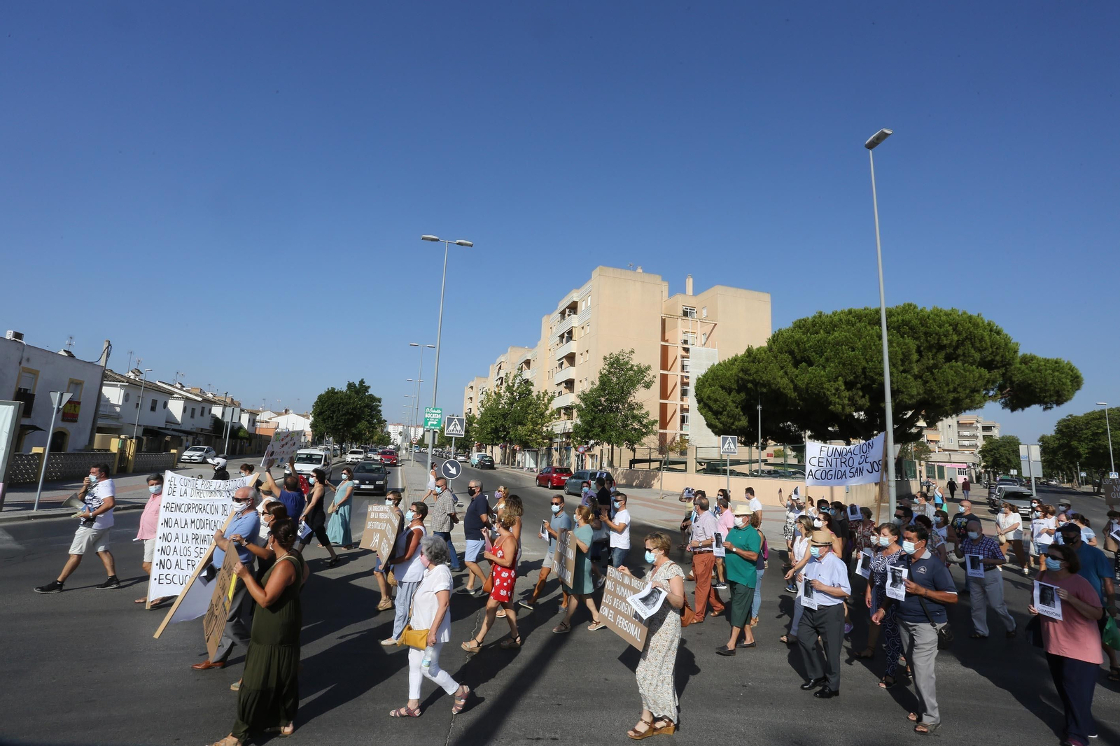 Manifestación de protesta de trabajadores,familiares y usuarios del Centro San José