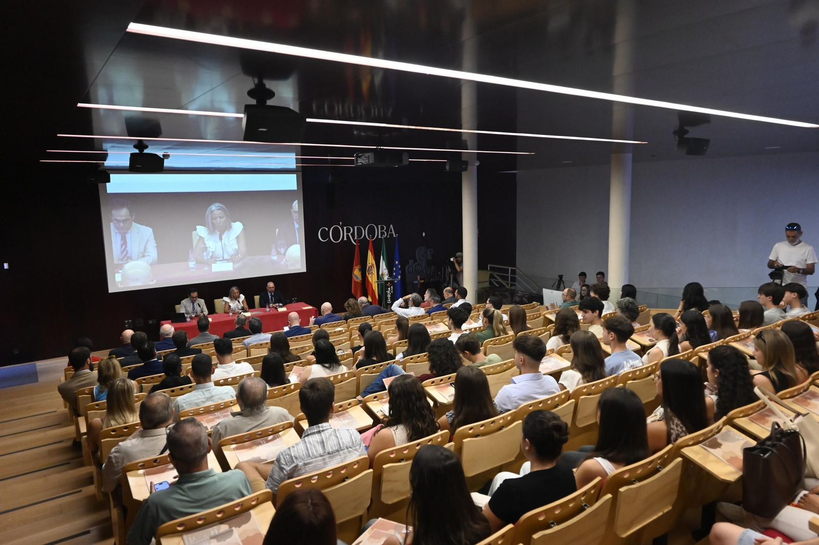 El II Coloquio Consenso Constitucional y Memoria Democrática de Córdoba, en imágenes