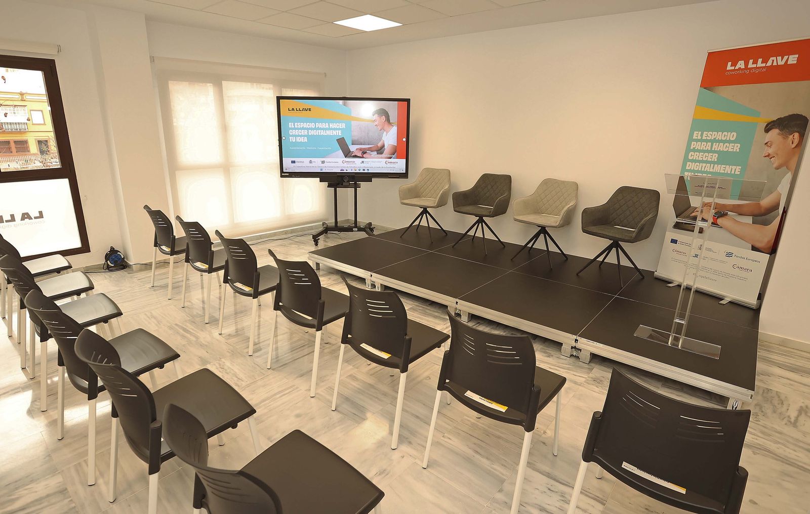 Imágenes de la inauguración del coworking digital La Llave en Algeciras