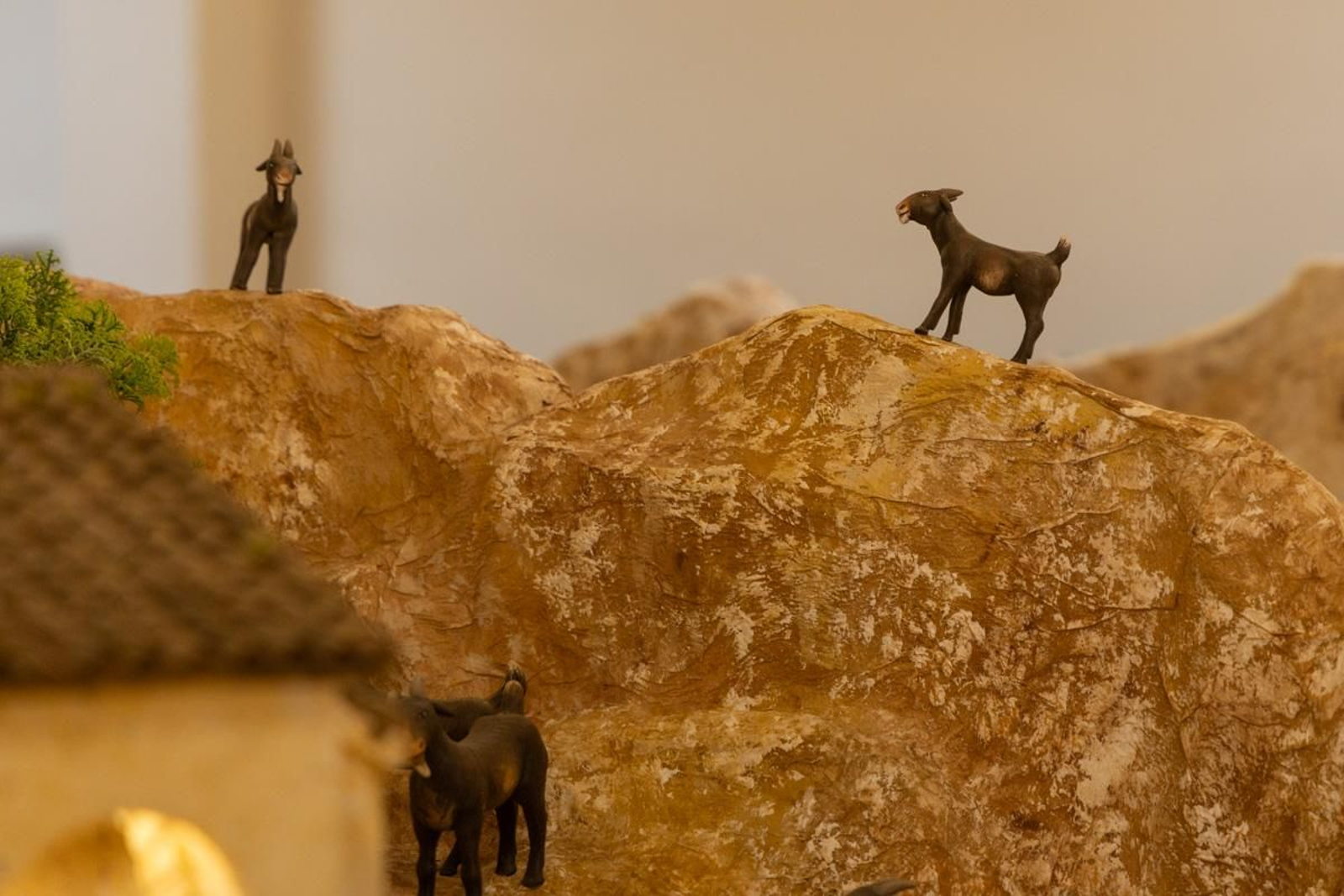 En imágenes: así es el Belén Bíblico con más de un millar de piezas artesanas de los abuelos María y Rafael