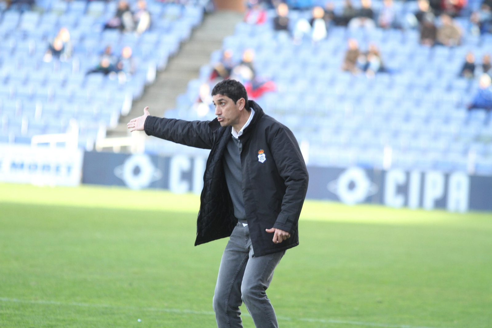 Juan Manuel Pavón vive con intensidad un lance del encuentro de ayer ante el Villanovense.