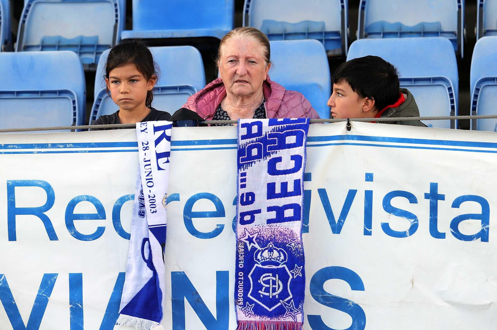 Imágenes del ambiente en las gradas del Nuevo Colombino durante el Recre-Vélez