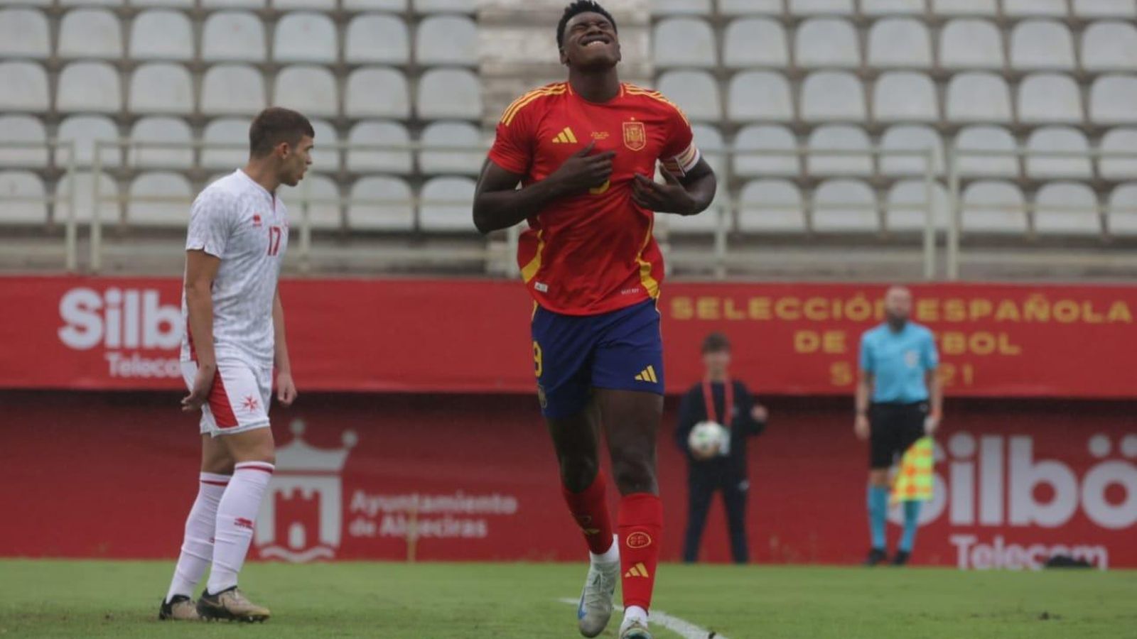 Roberto, debut y gol con España sub 21