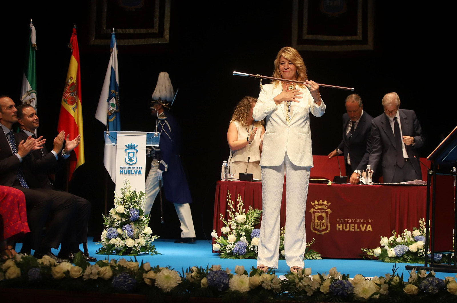 Imágenes de la toma de posesión de Pilar Miranda como alcaldesa de Huelva