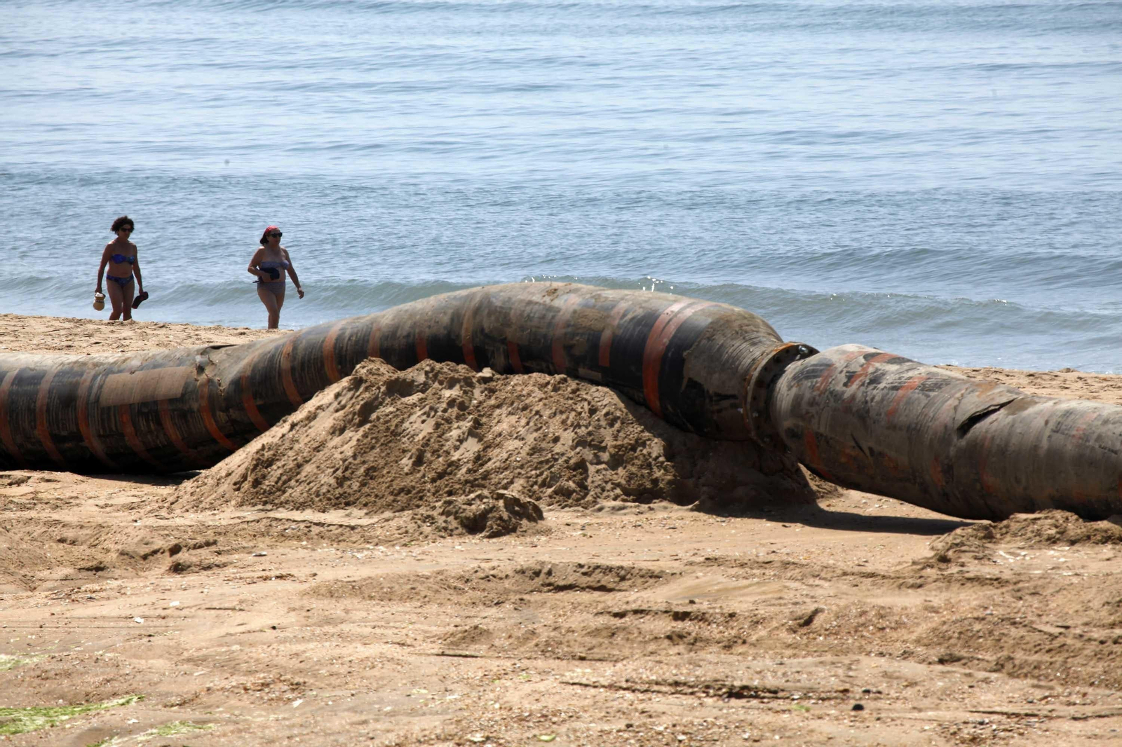 Las imágenes de la recuperación de la playa de La Antilla