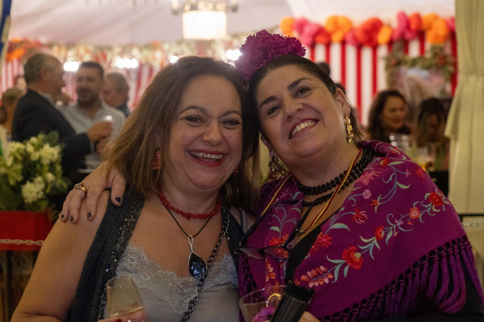 Imágenes del ambiente del ambiente de la noche del domingo en la Feria de Otoño y del Caballo 2025 de Huelva